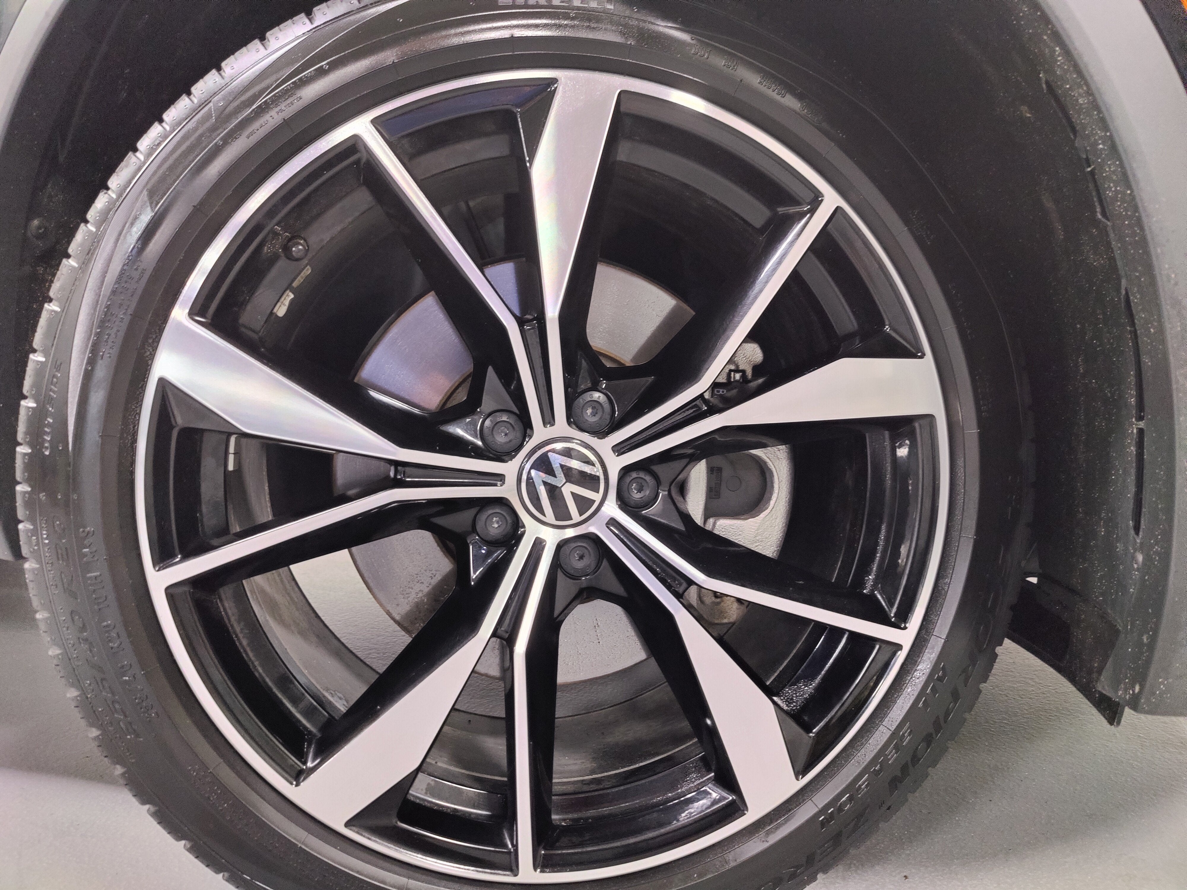 2023 Volkswagen Tiguan SEL Premium AWD R-Line w/Sunroof & Nav