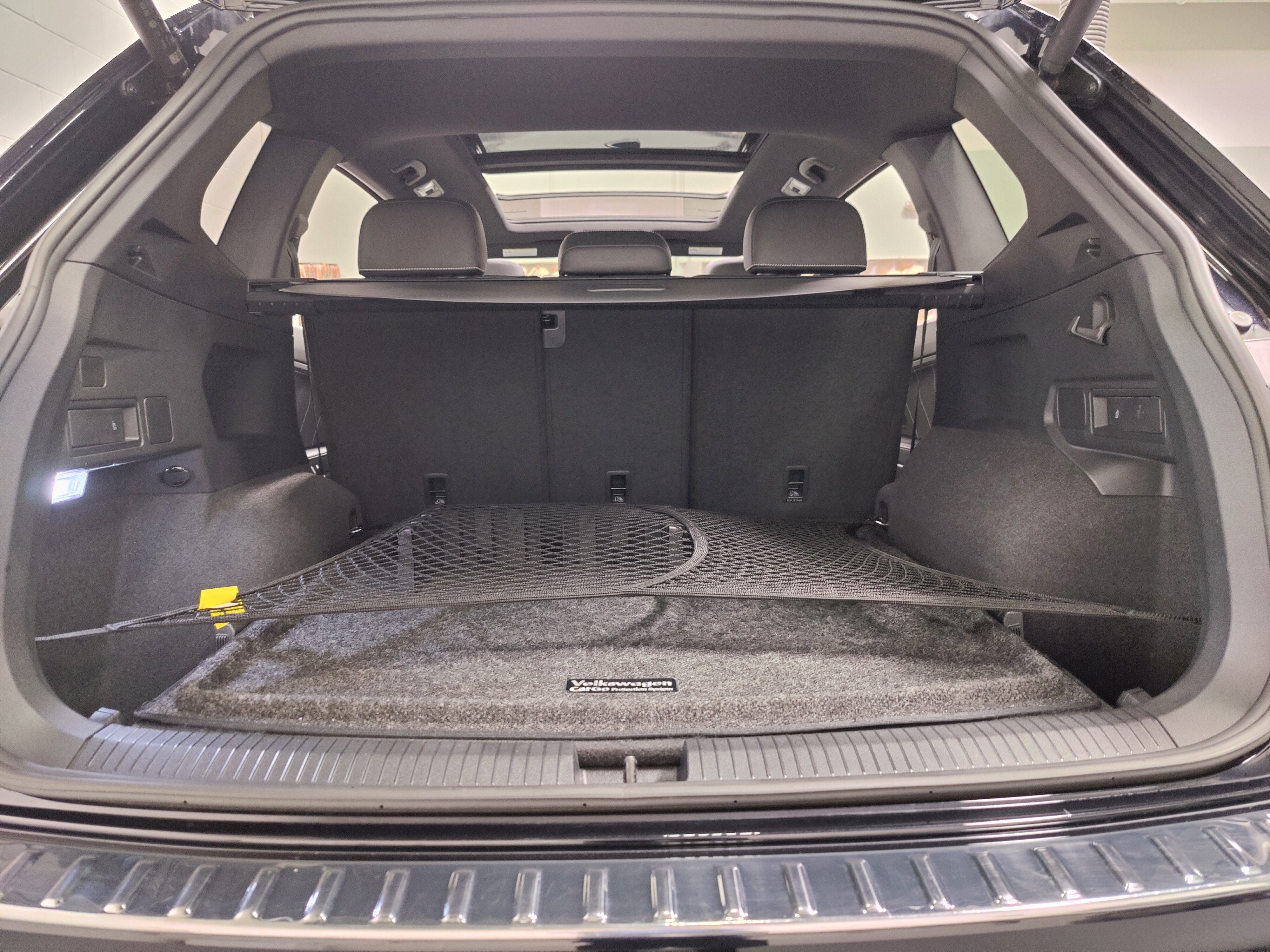 2023 Volkswagen Tiguan SEL Premium AWD R-Line w/Sunroof & Nav