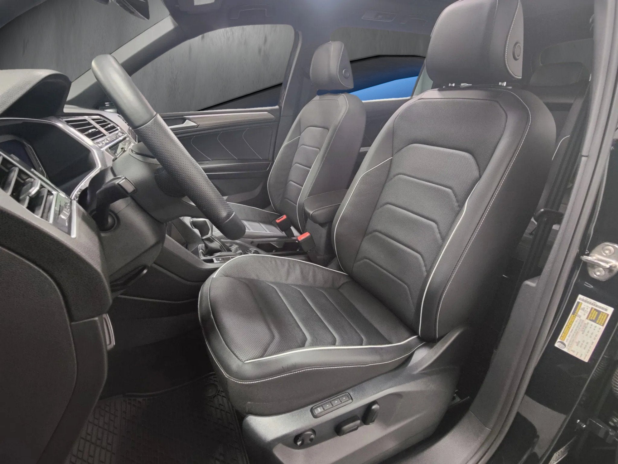 2023 Volkswagen Tiguan SEL Premium AWD R-Line w/Sunroof & Nav