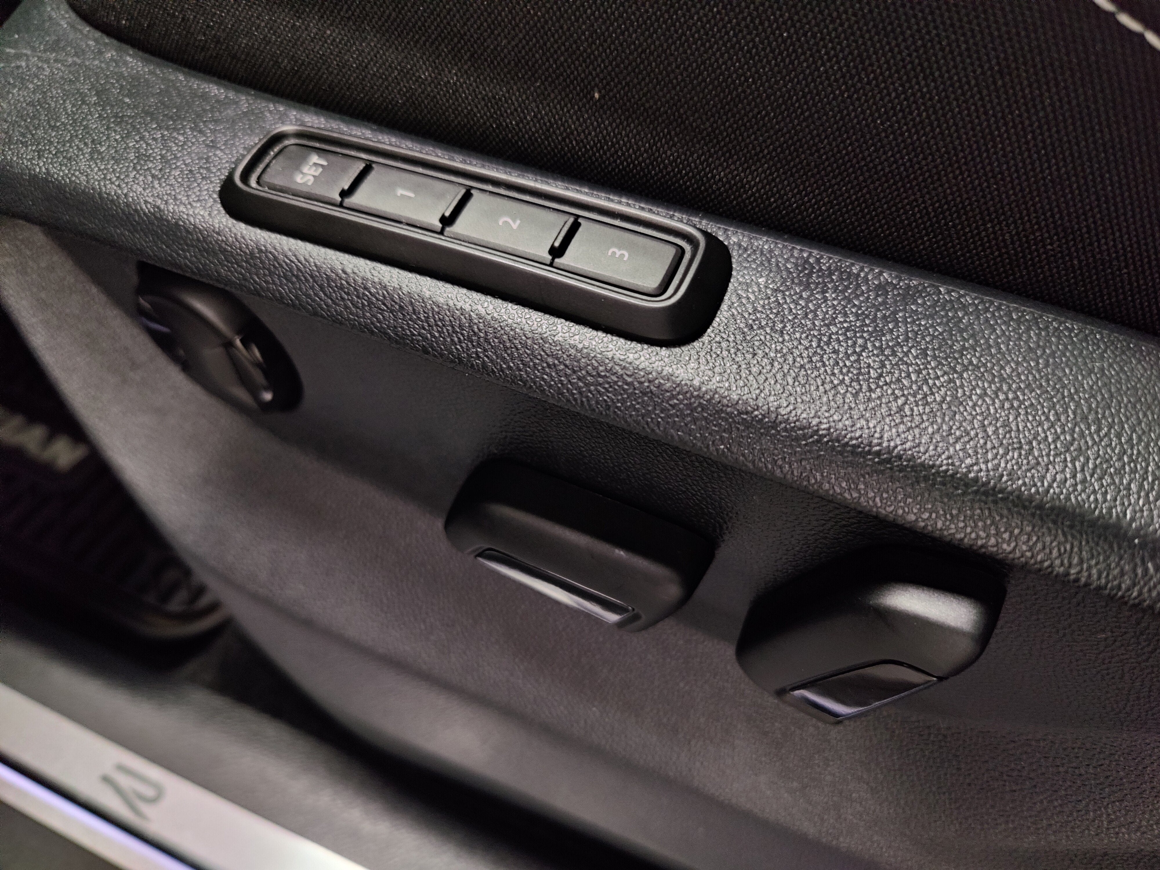 2023 Volkswagen Tiguan SEL Premium AWD R-Line w/Sunroof & Nav