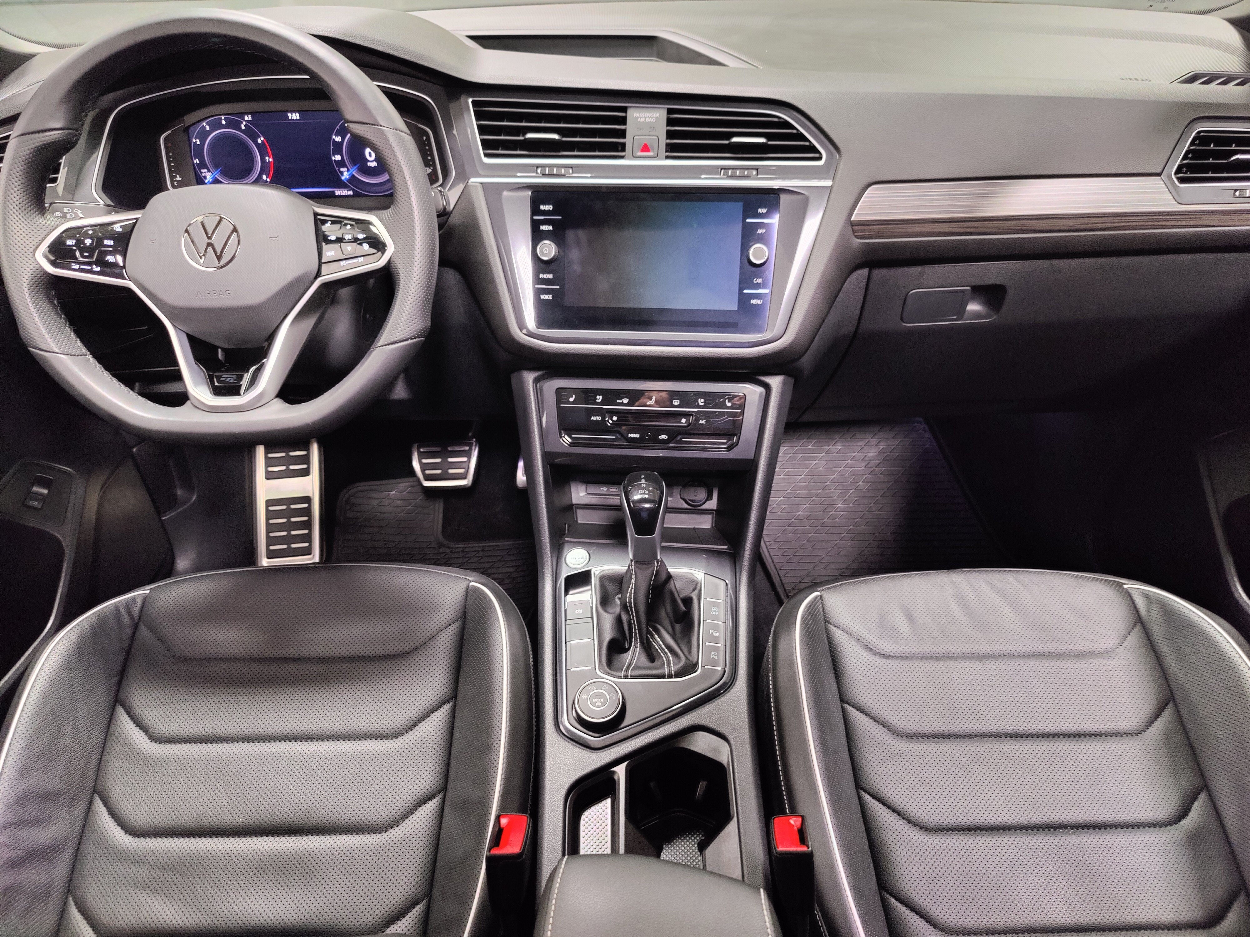 2023 Volkswagen Tiguan SEL Premium AWD R-Line w/Sunroof & Nav