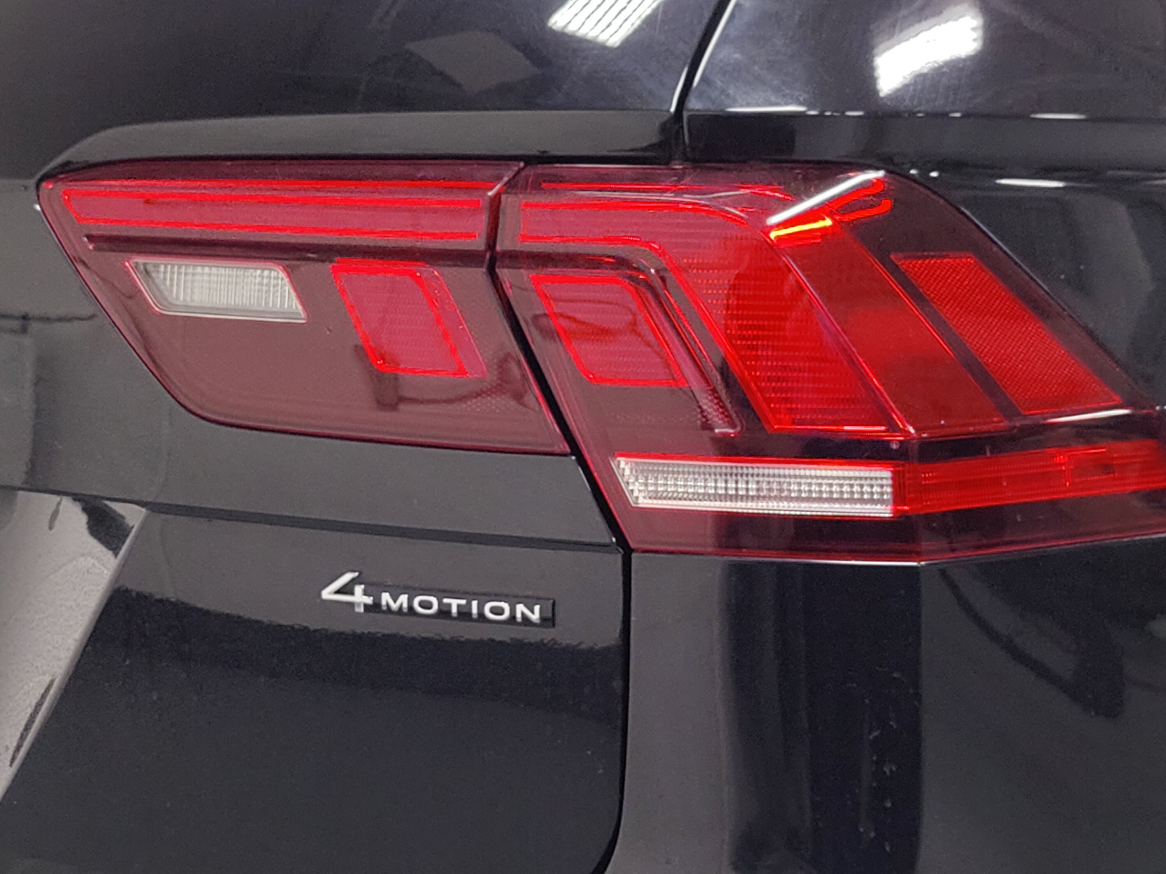 2023 Volkswagen Tiguan SEL Premium AWD R-Line w/Sunroof & Nav