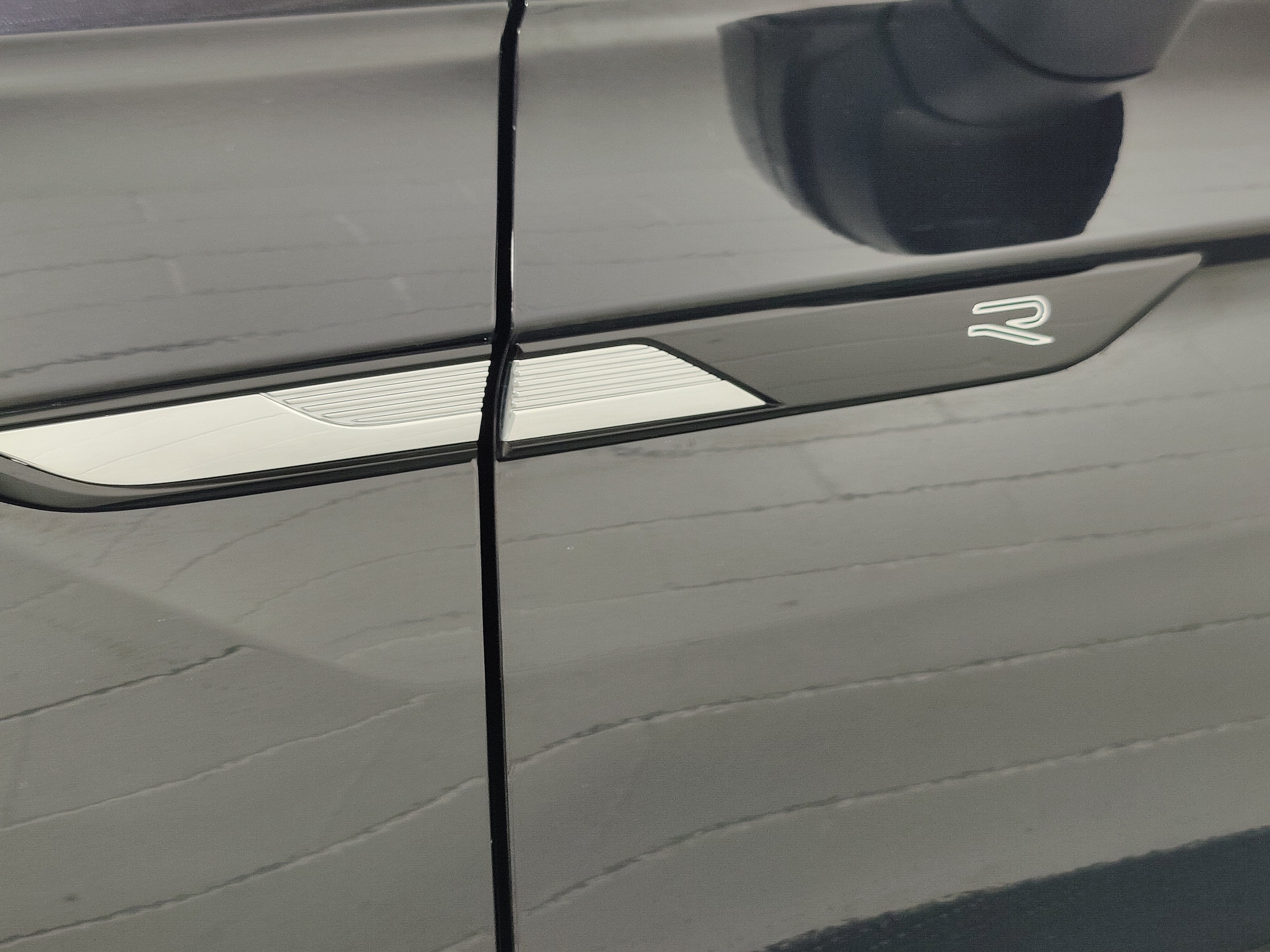 2023 Volkswagen Tiguan SEL Premium AWD R-Line w/Sunroof & Nav