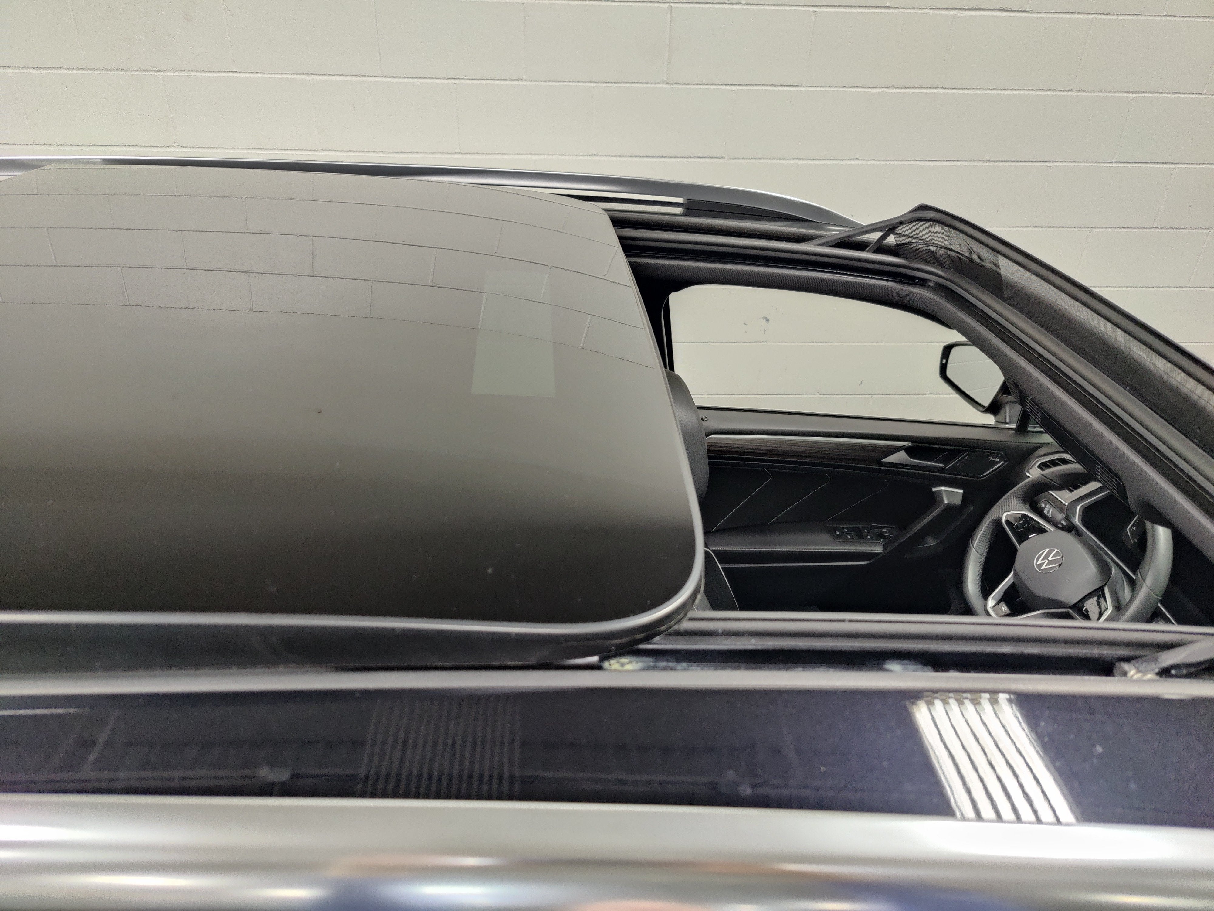 2023 Volkswagen Tiguan SEL Premium AWD R-Line w/Sunroof & Nav