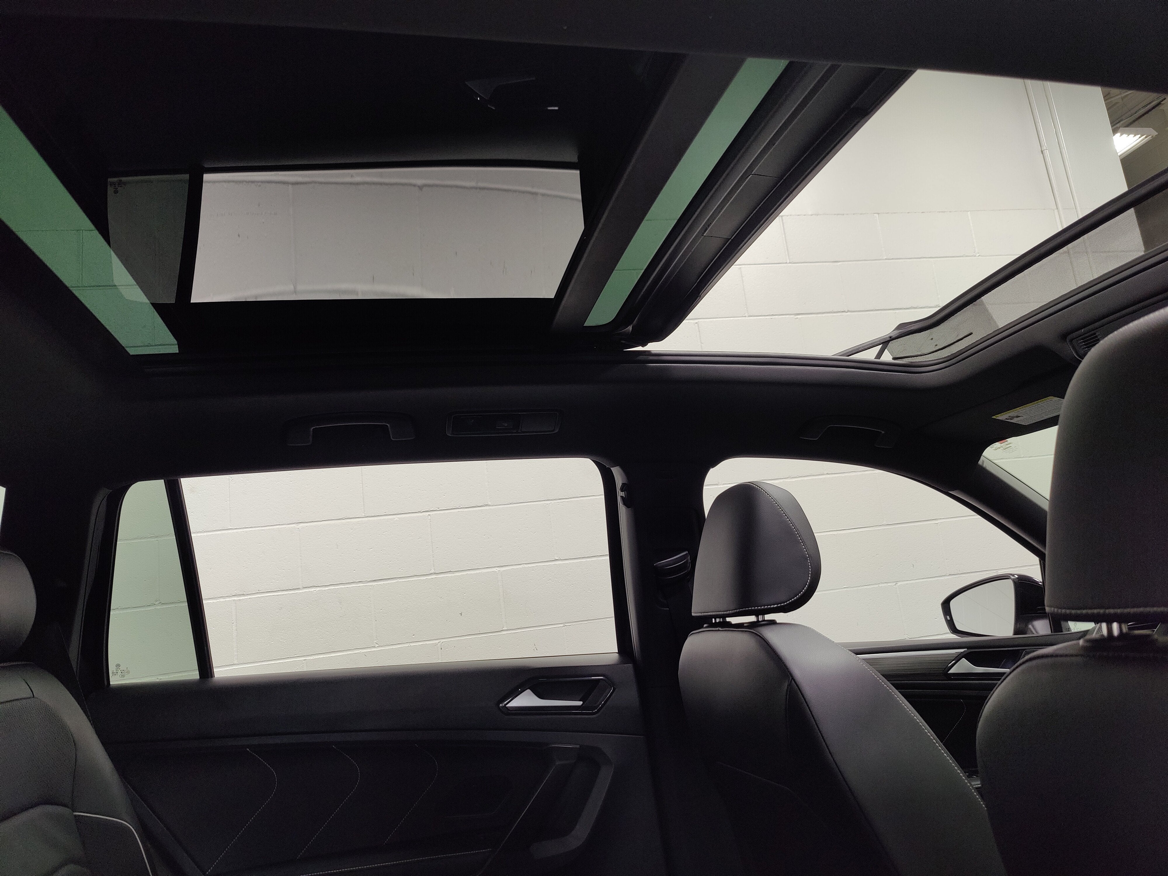 2023 Volkswagen Tiguan SEL Premium AWD R-Line w/Sunroof & Nav