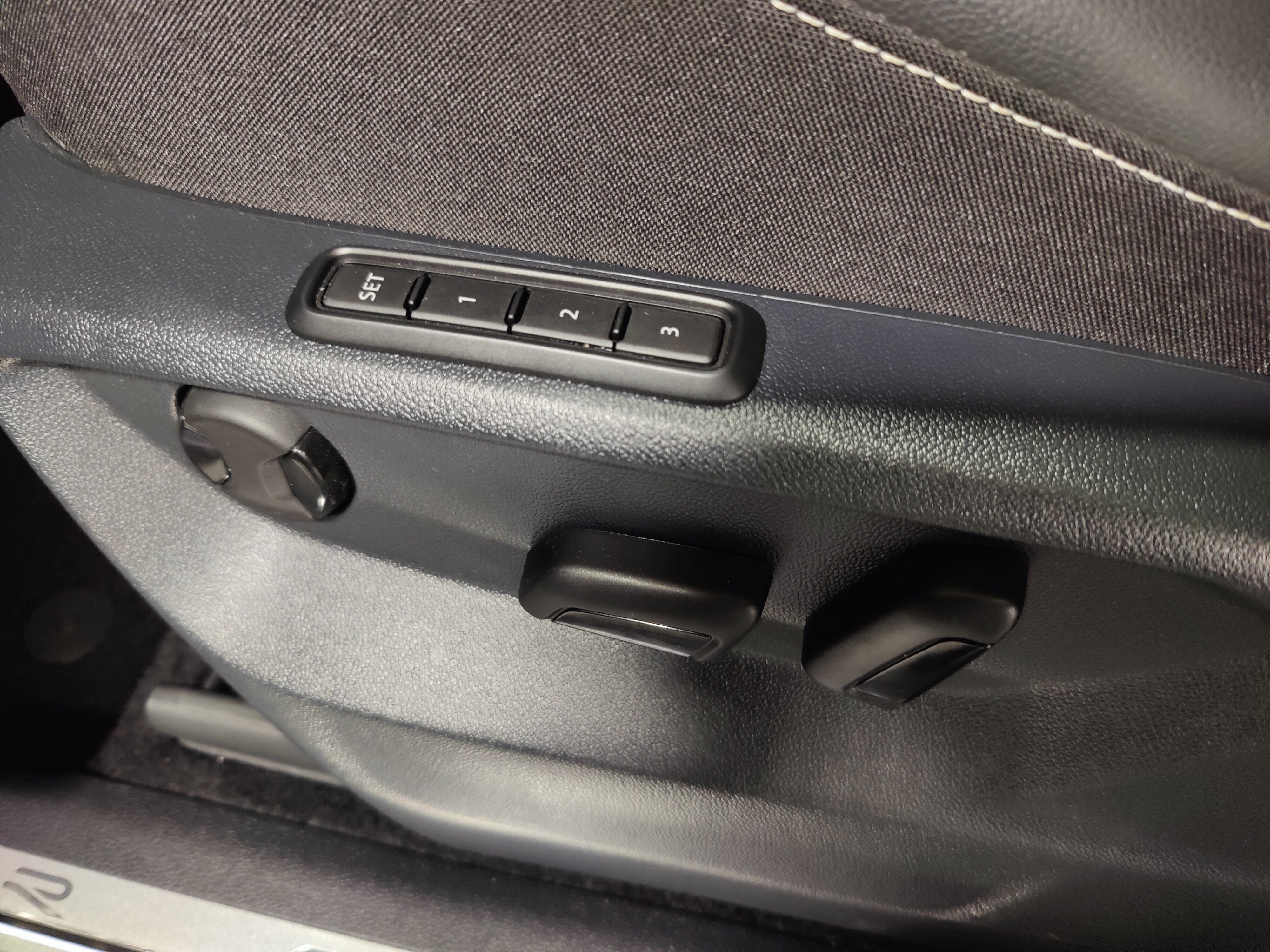 2024 Volkswagen Tiguan SEL R-Line AWD w/Sunroof/Nav