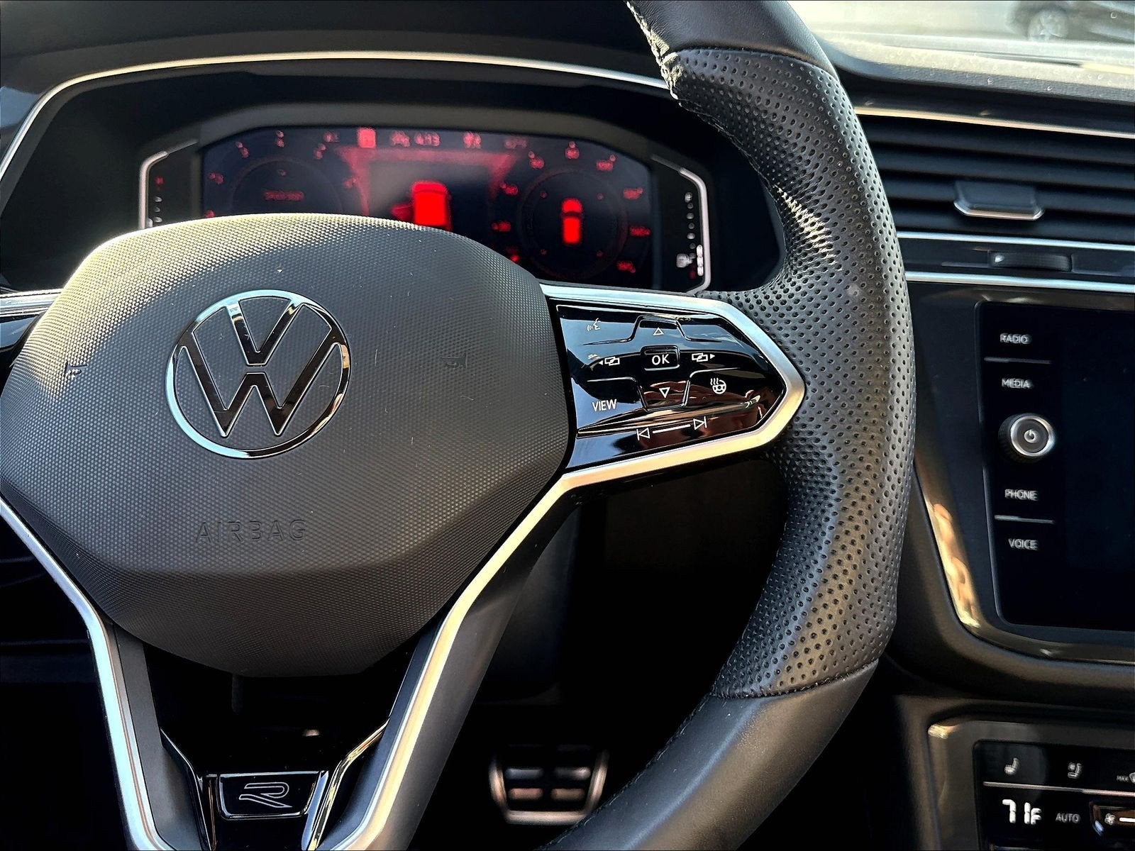 2024 Volkswagen Tiguan SEL R-Line AWD w/Sunroof/Nav