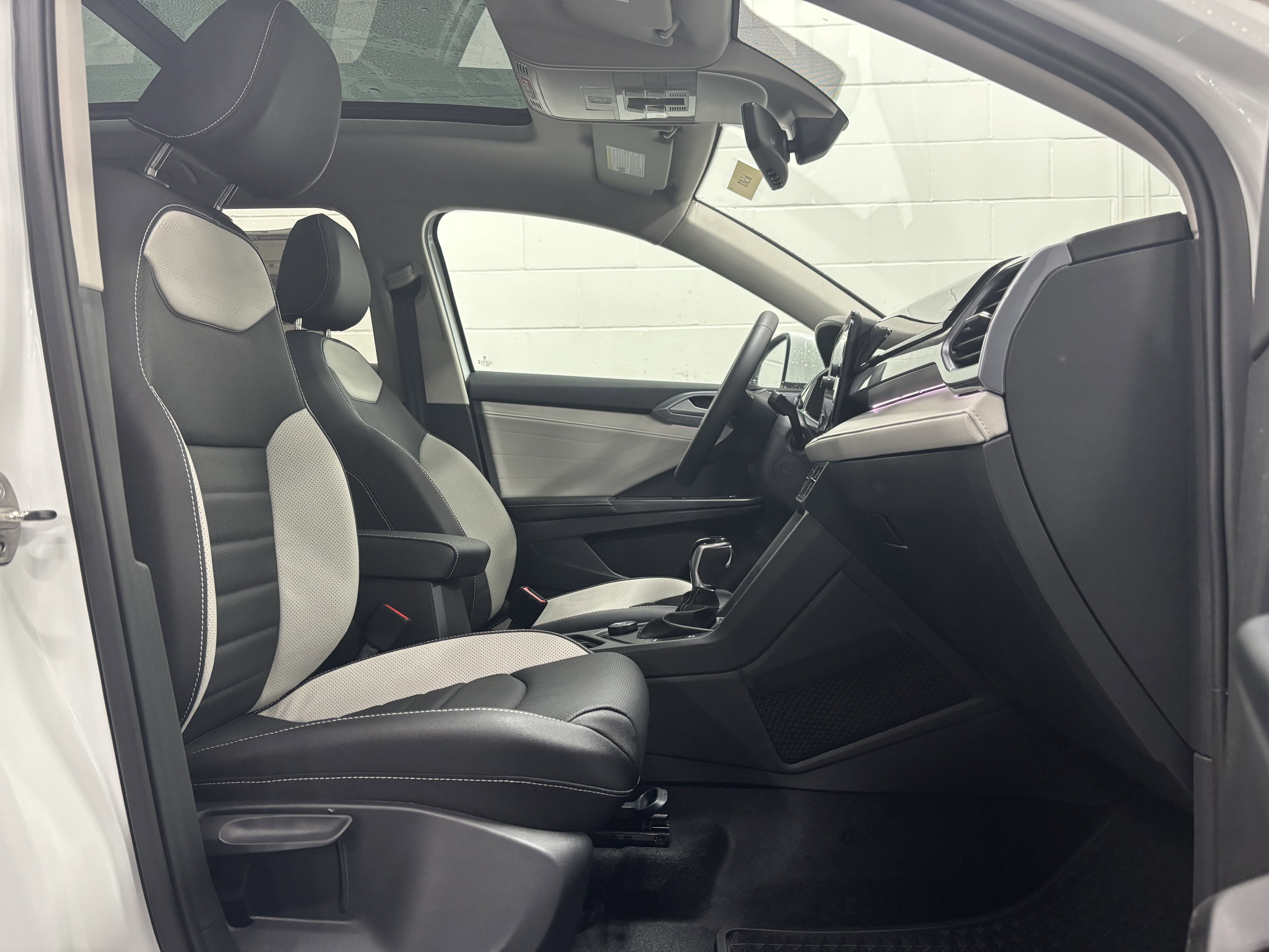 2025 Volkswagen Taos SEL