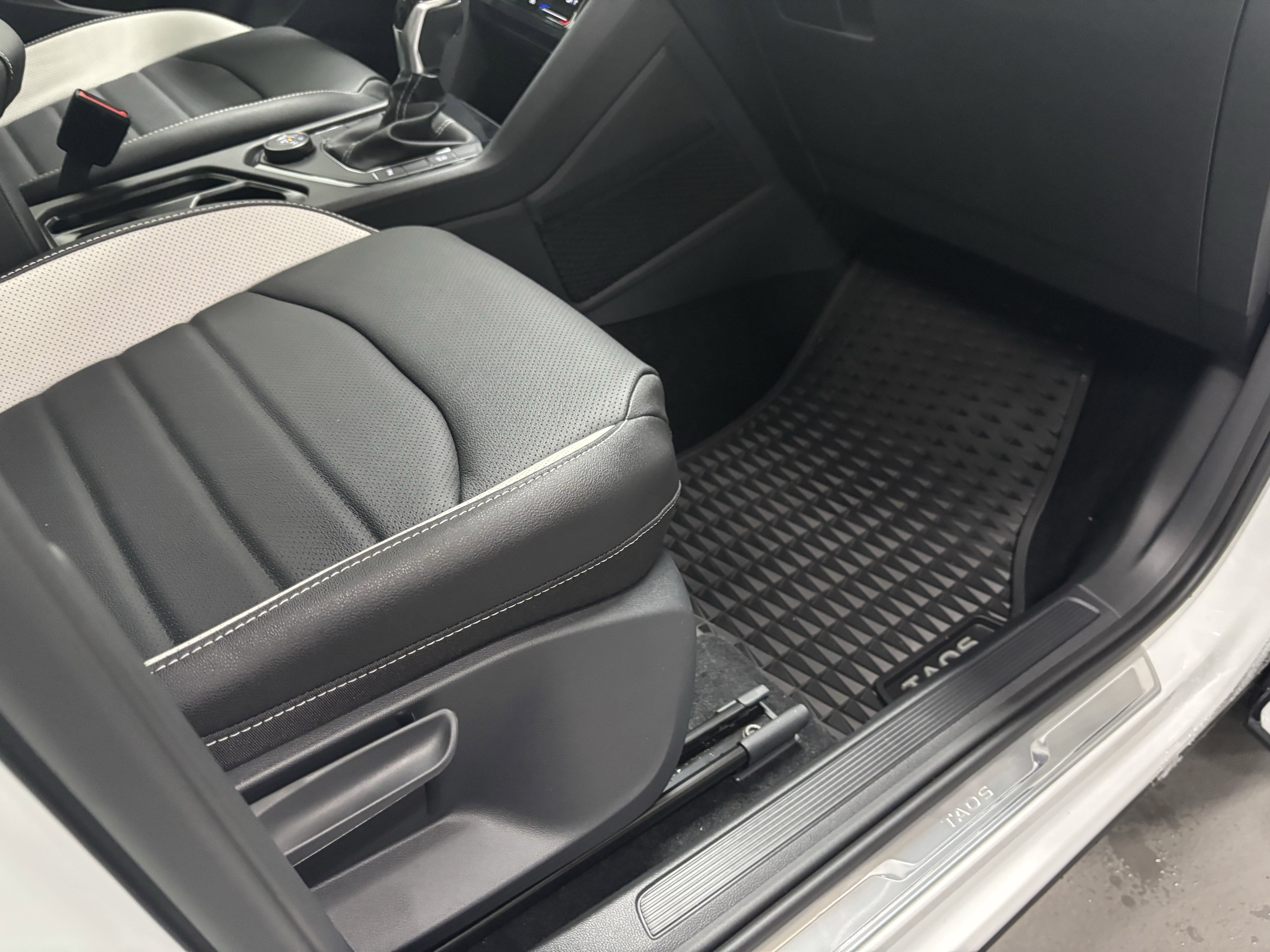 2025 Volkswagen Taos SEL