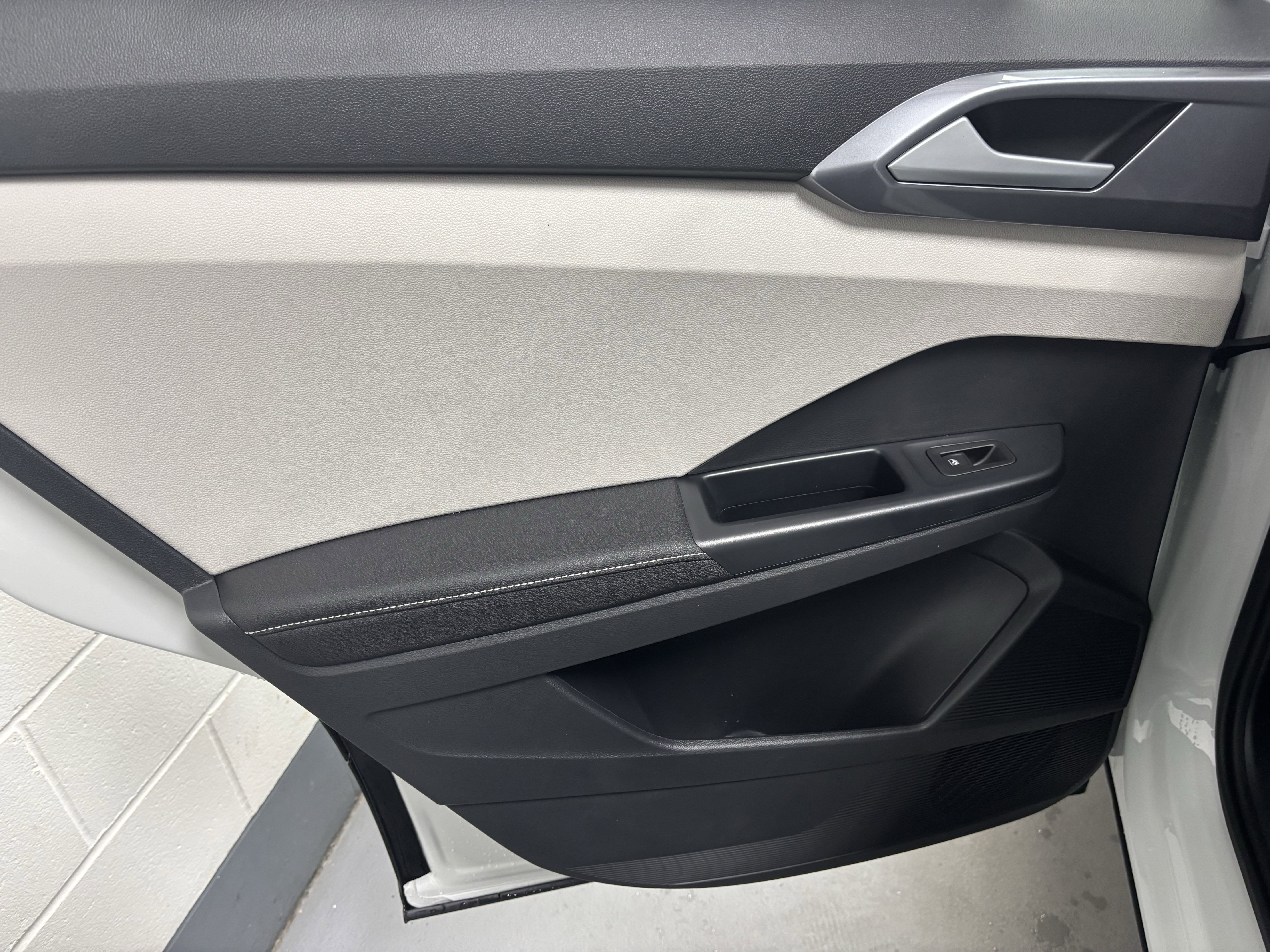 2025 Volkswagen Taos SEL