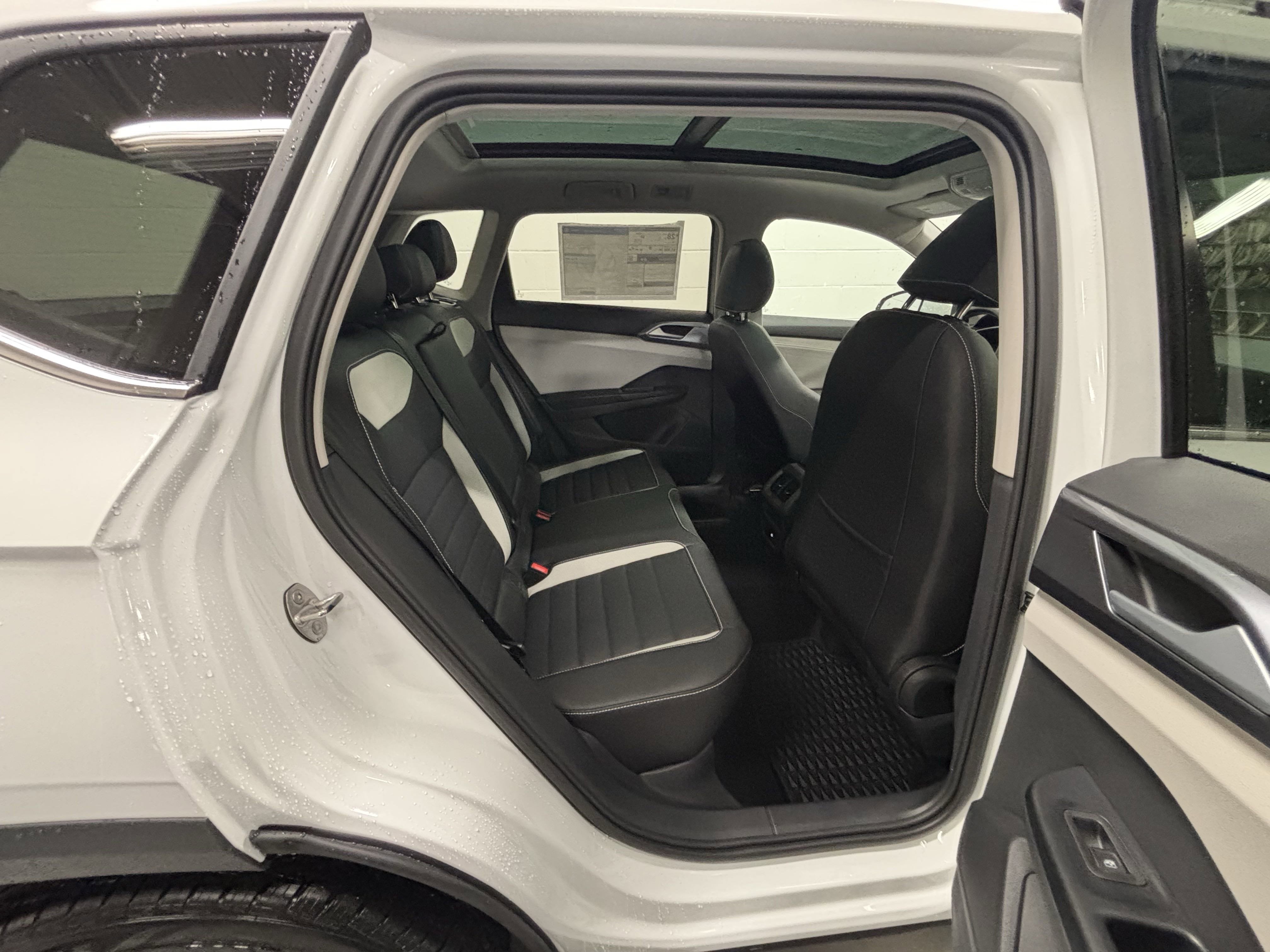 2025 Volkswagen Taos SEL