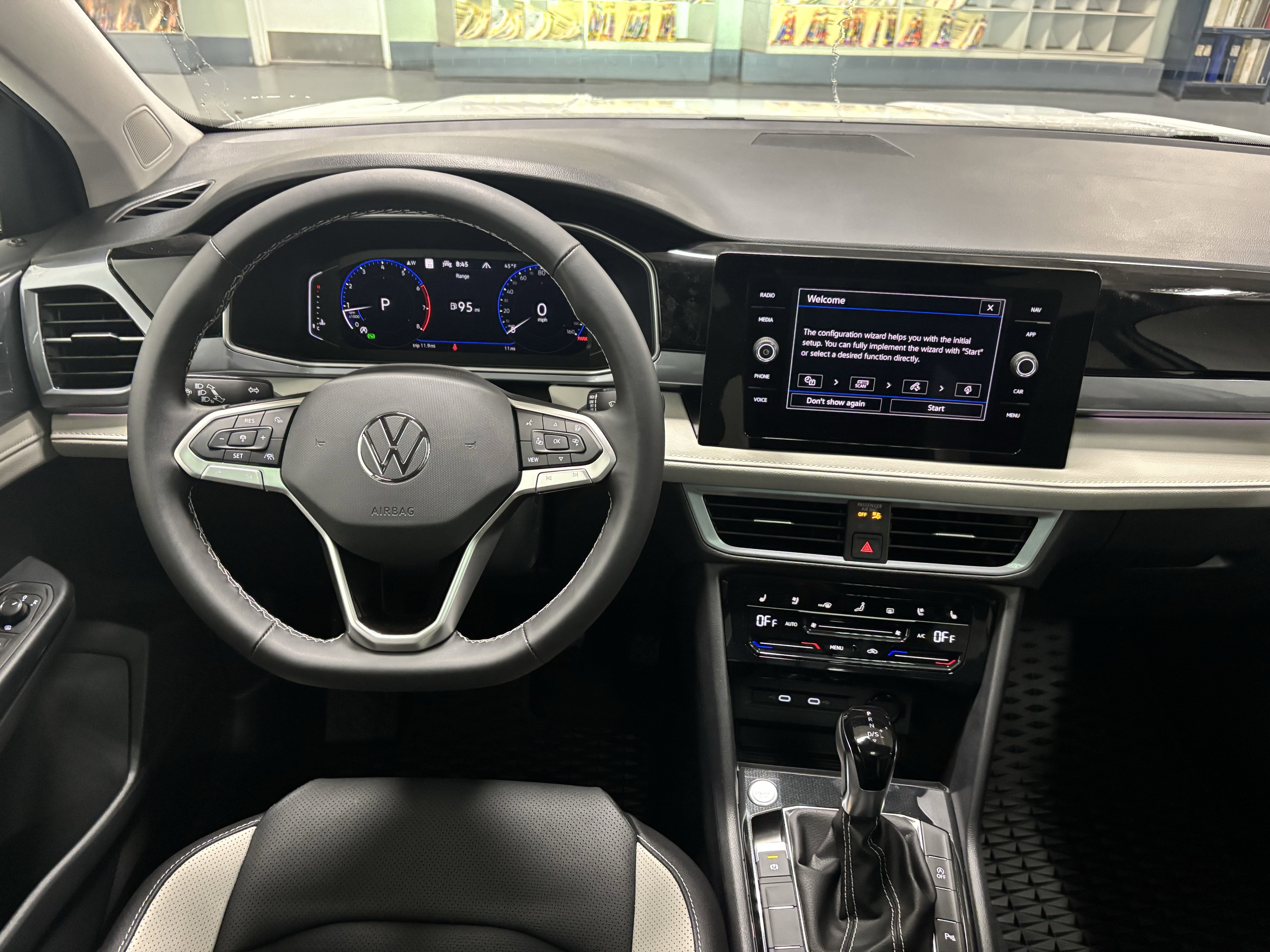 2025 Volkswagen Taos SEL