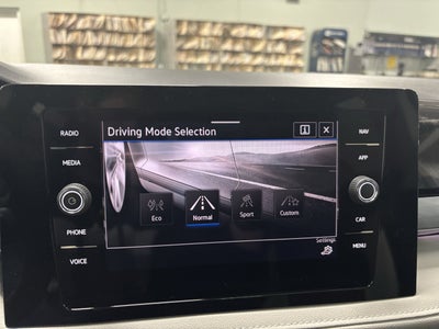 2025 Volkswagen Taos SEL