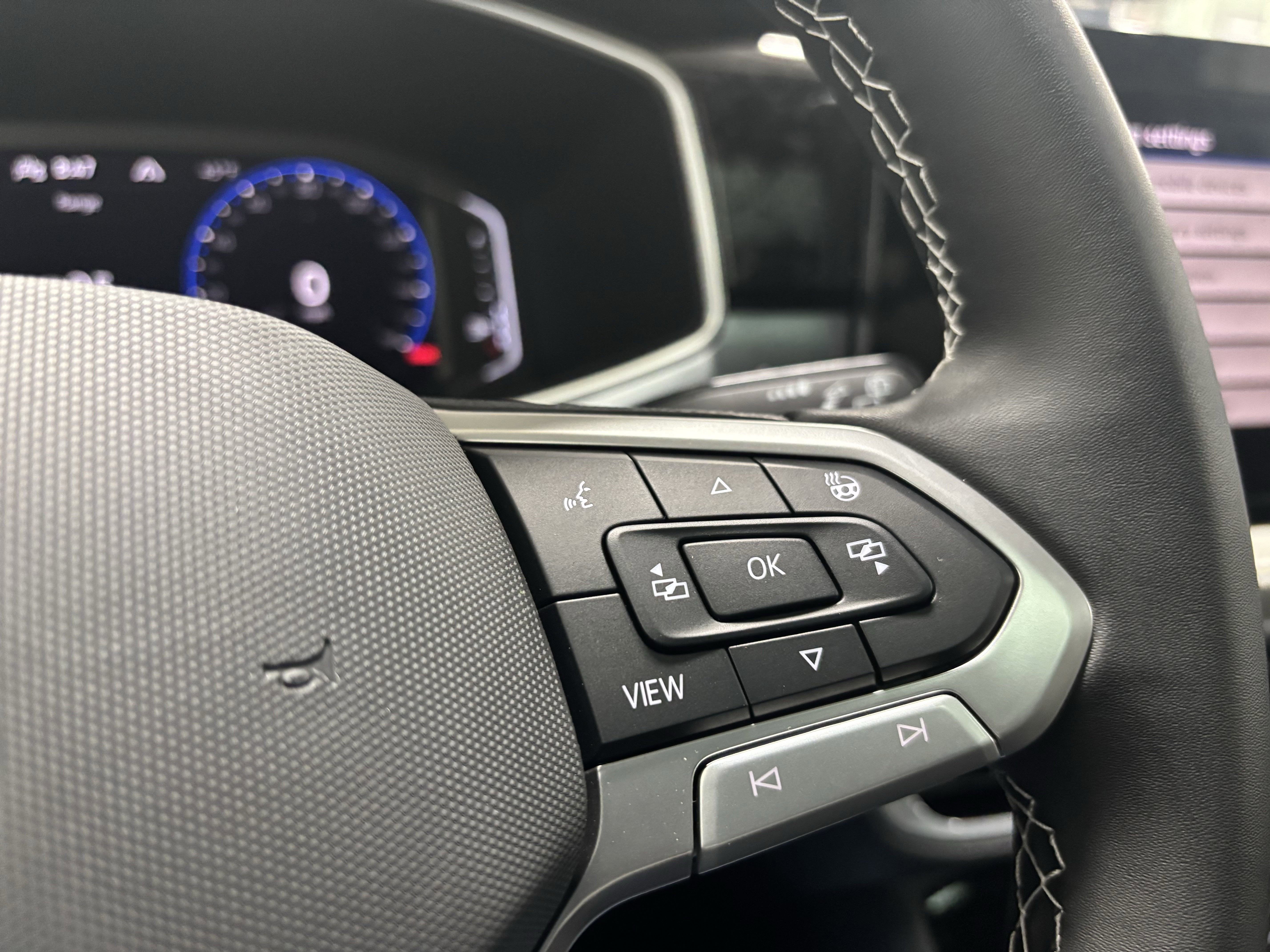 2025 Volkswagen Taos SEL