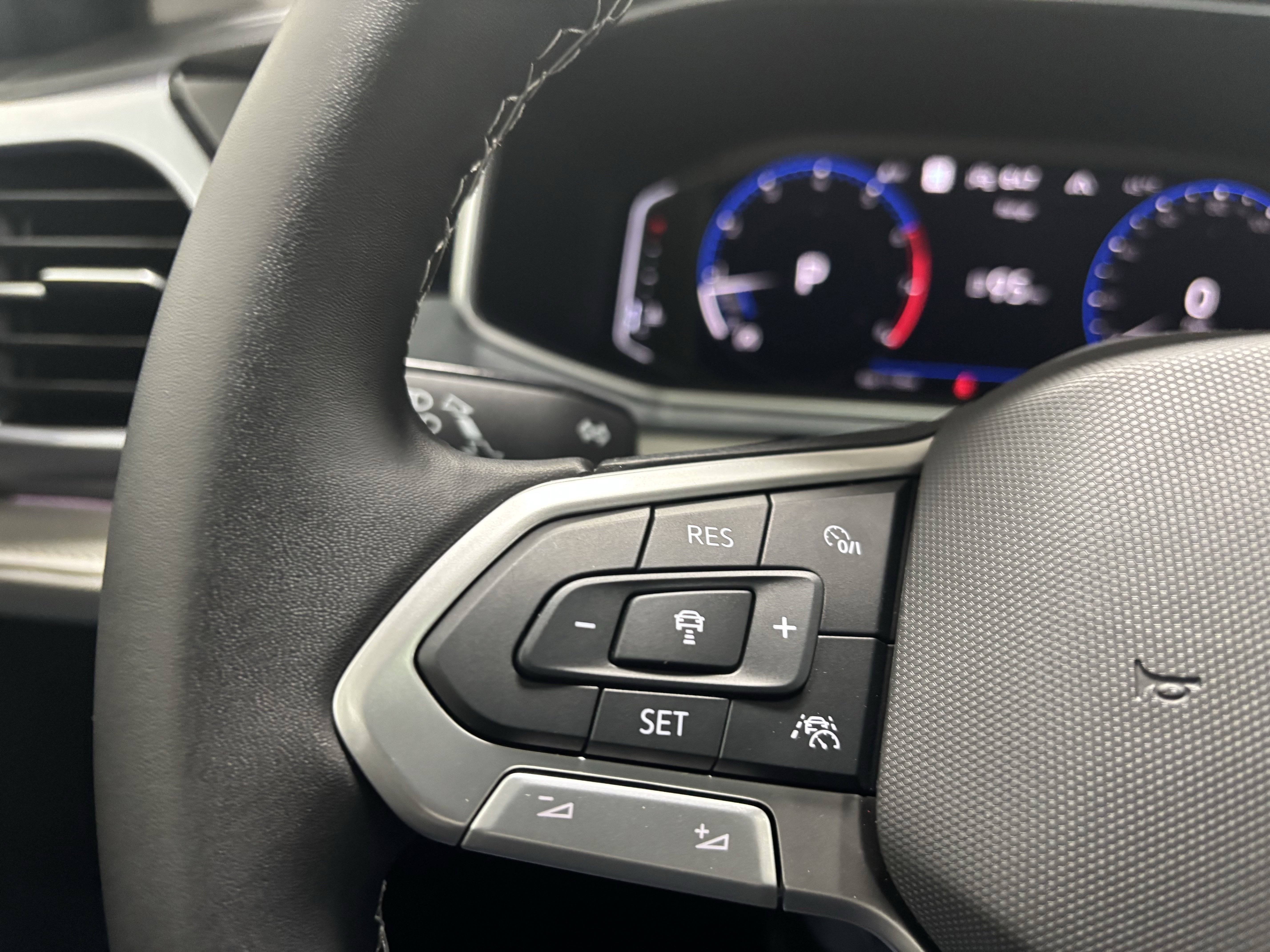 2025 Volkswagen Taos SEL