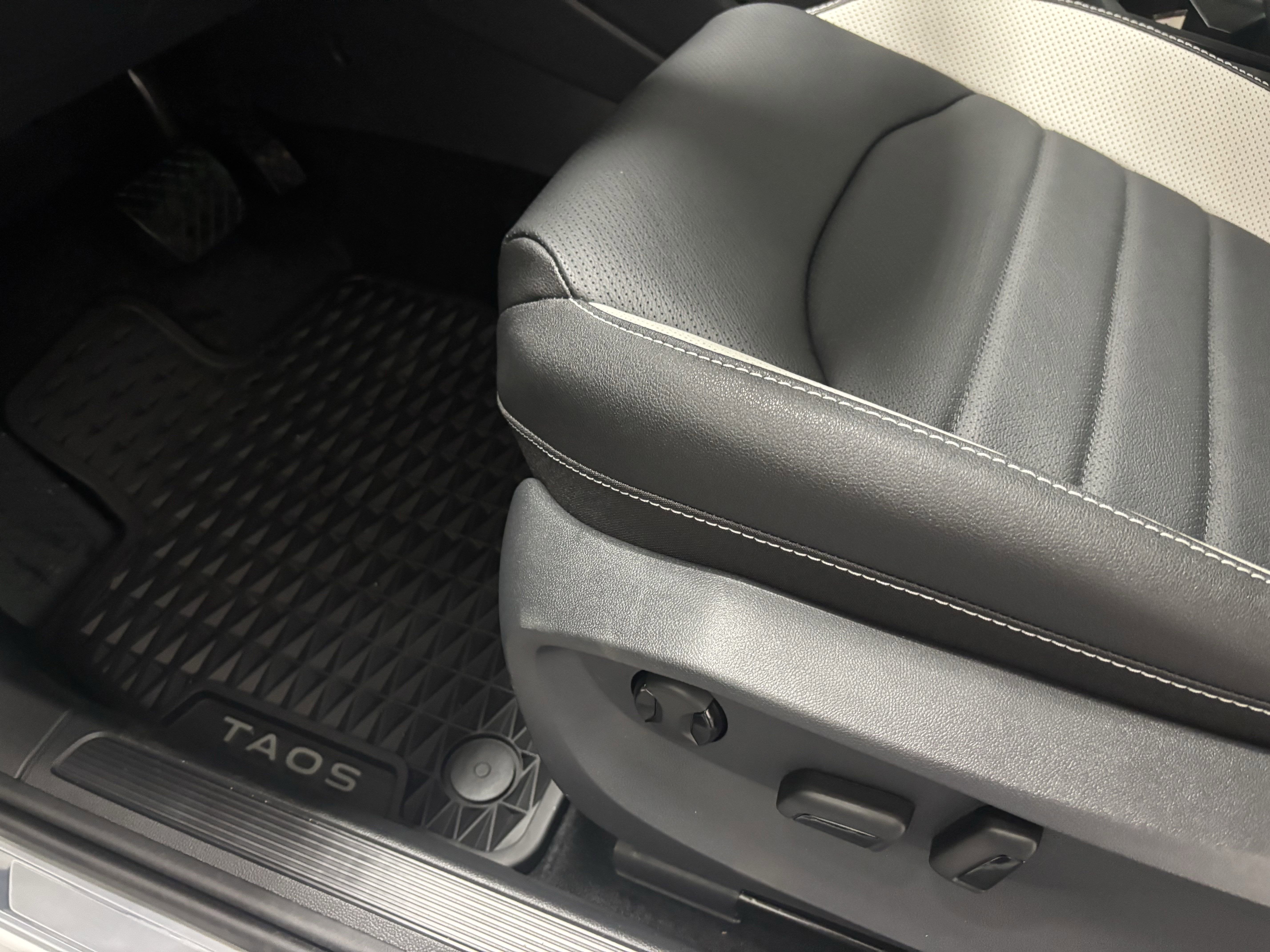 2025 Volkswagen Taos SEL