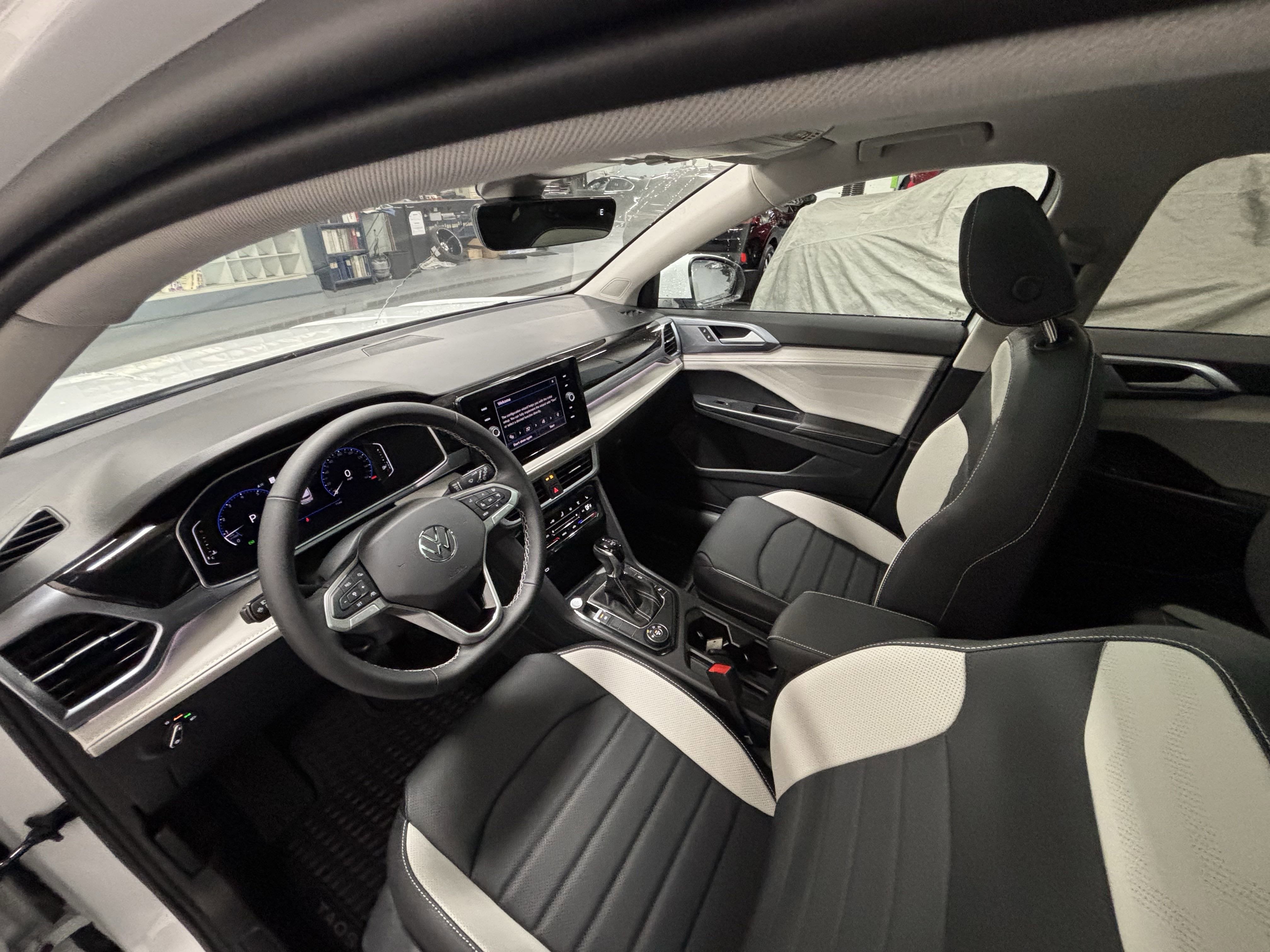 2025 Volkswagen Taos SEL