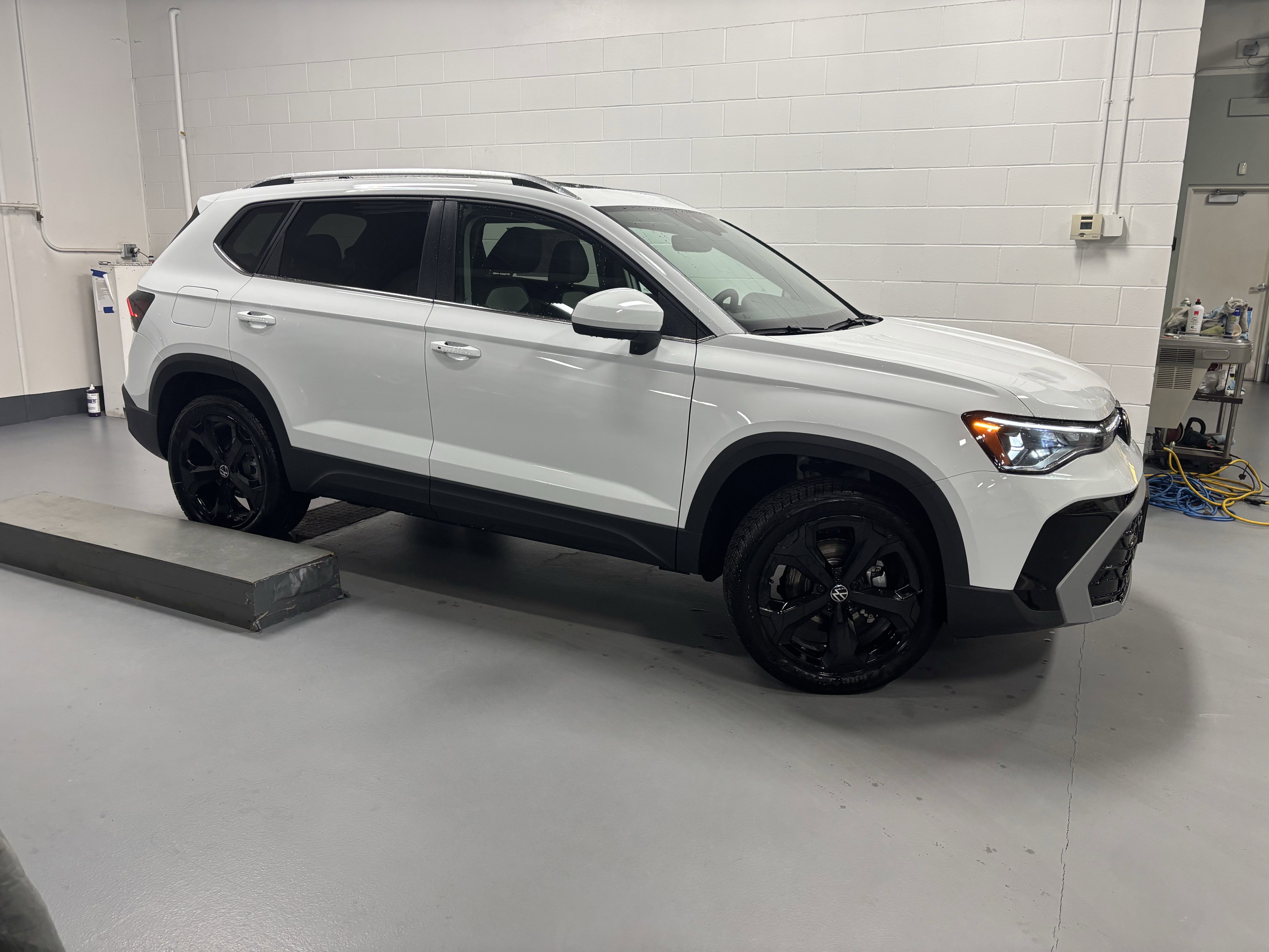 2025 Volkswagen Taos SEL