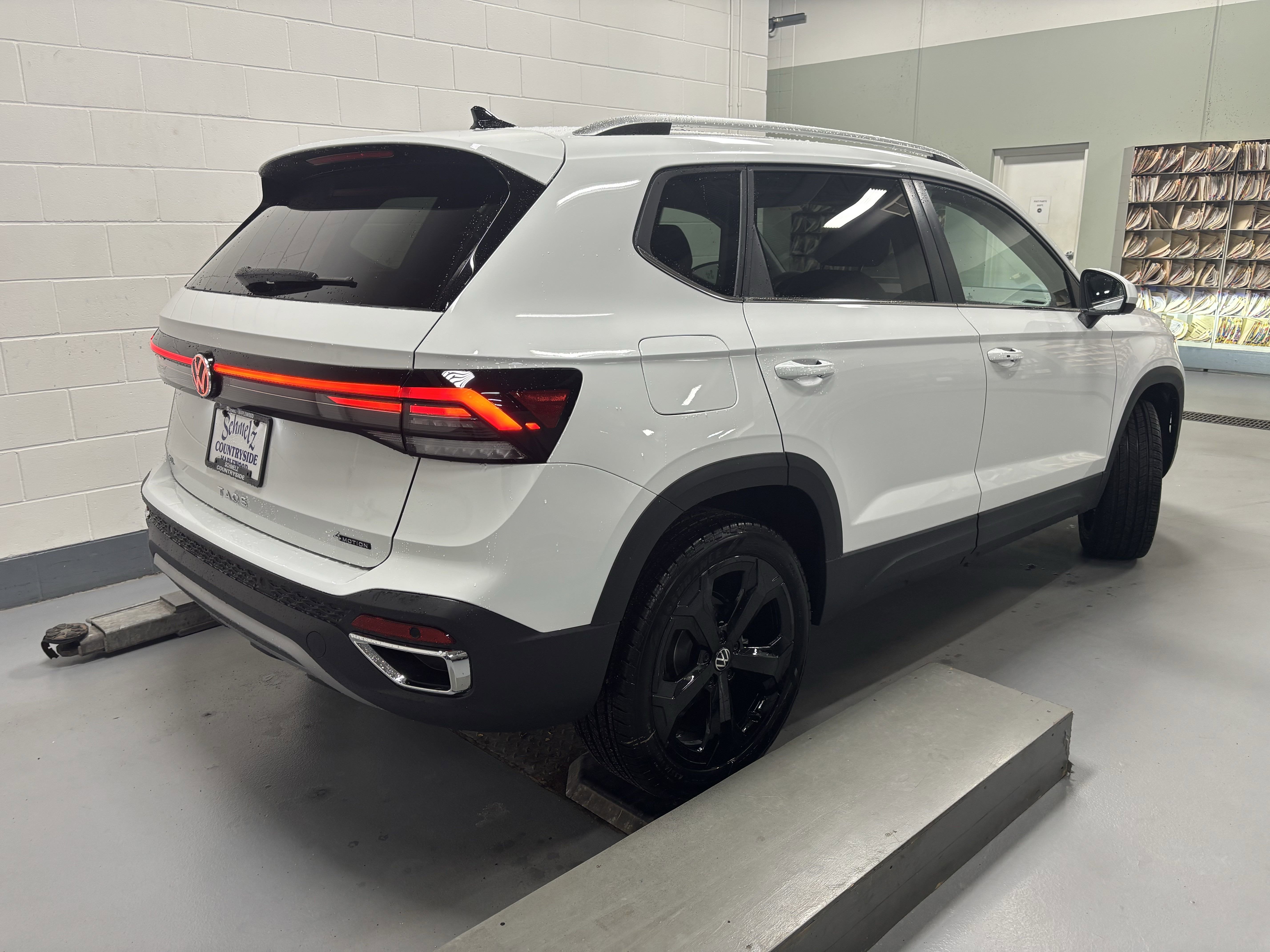 2025 Volkswagen Taos SEL