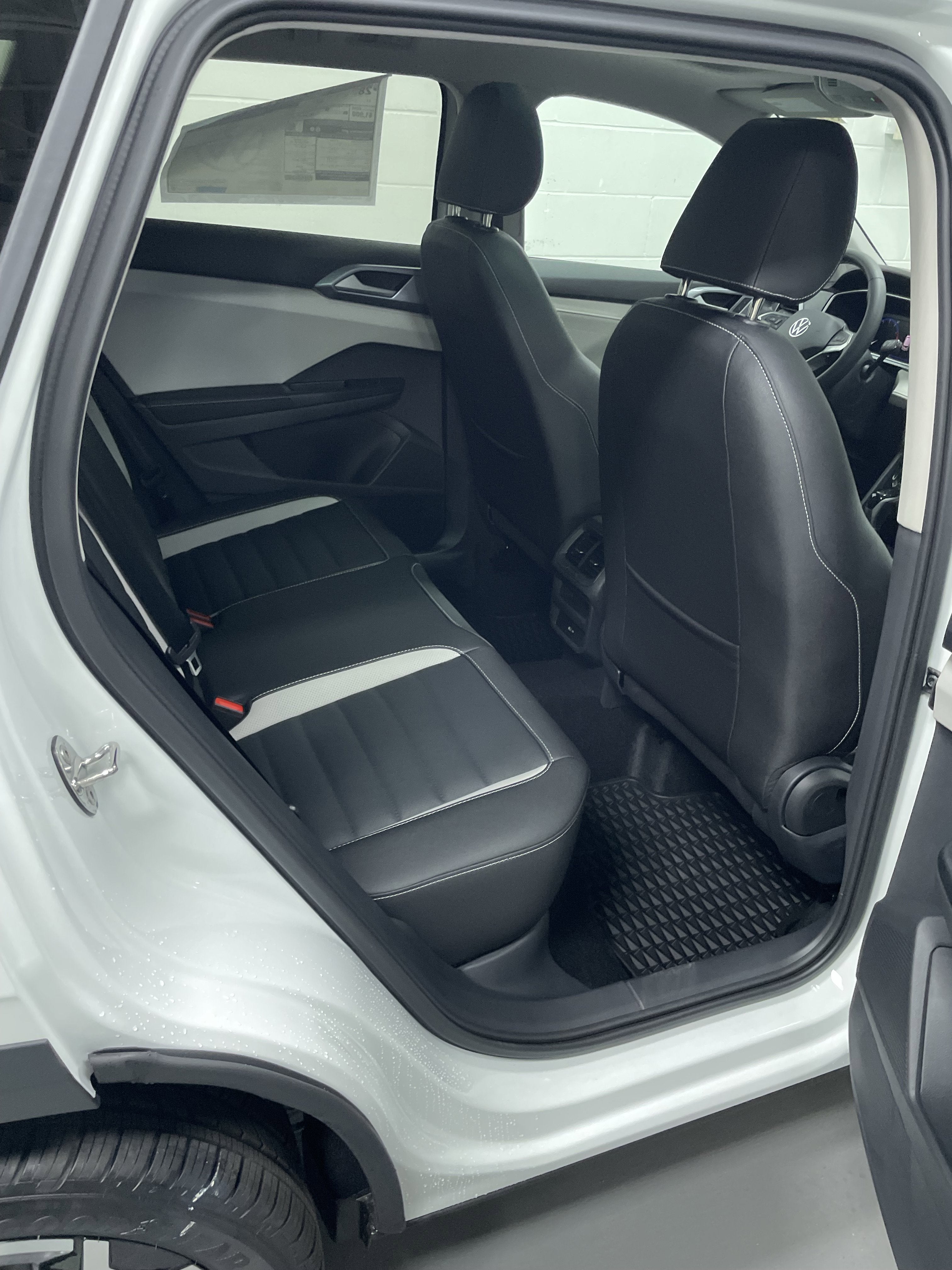 2025 Volkswagen Taos SEL