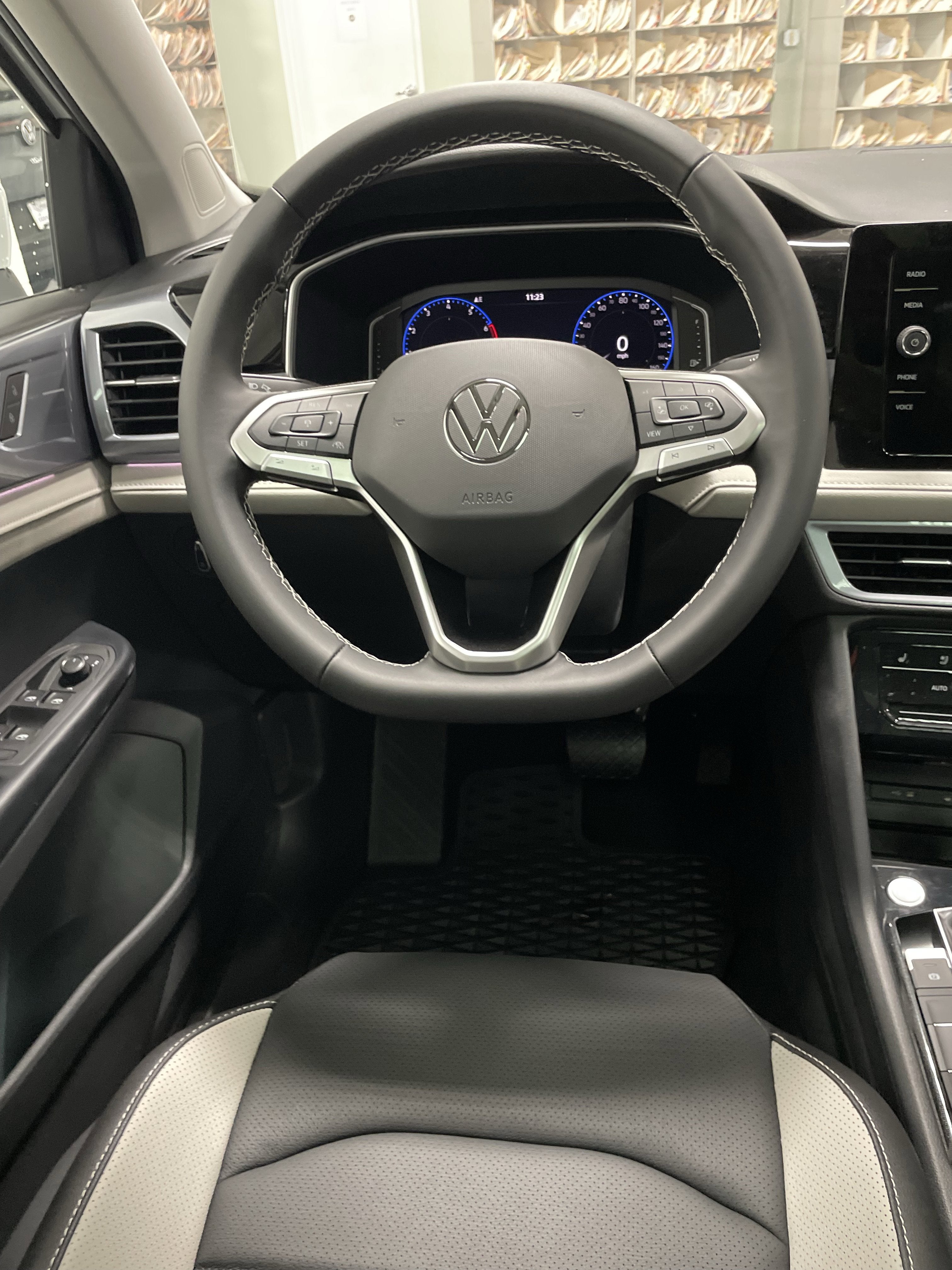 2025 Volkswagen Taos SEL