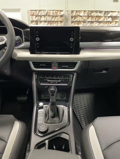 2025 Volkswagen Taos SEL