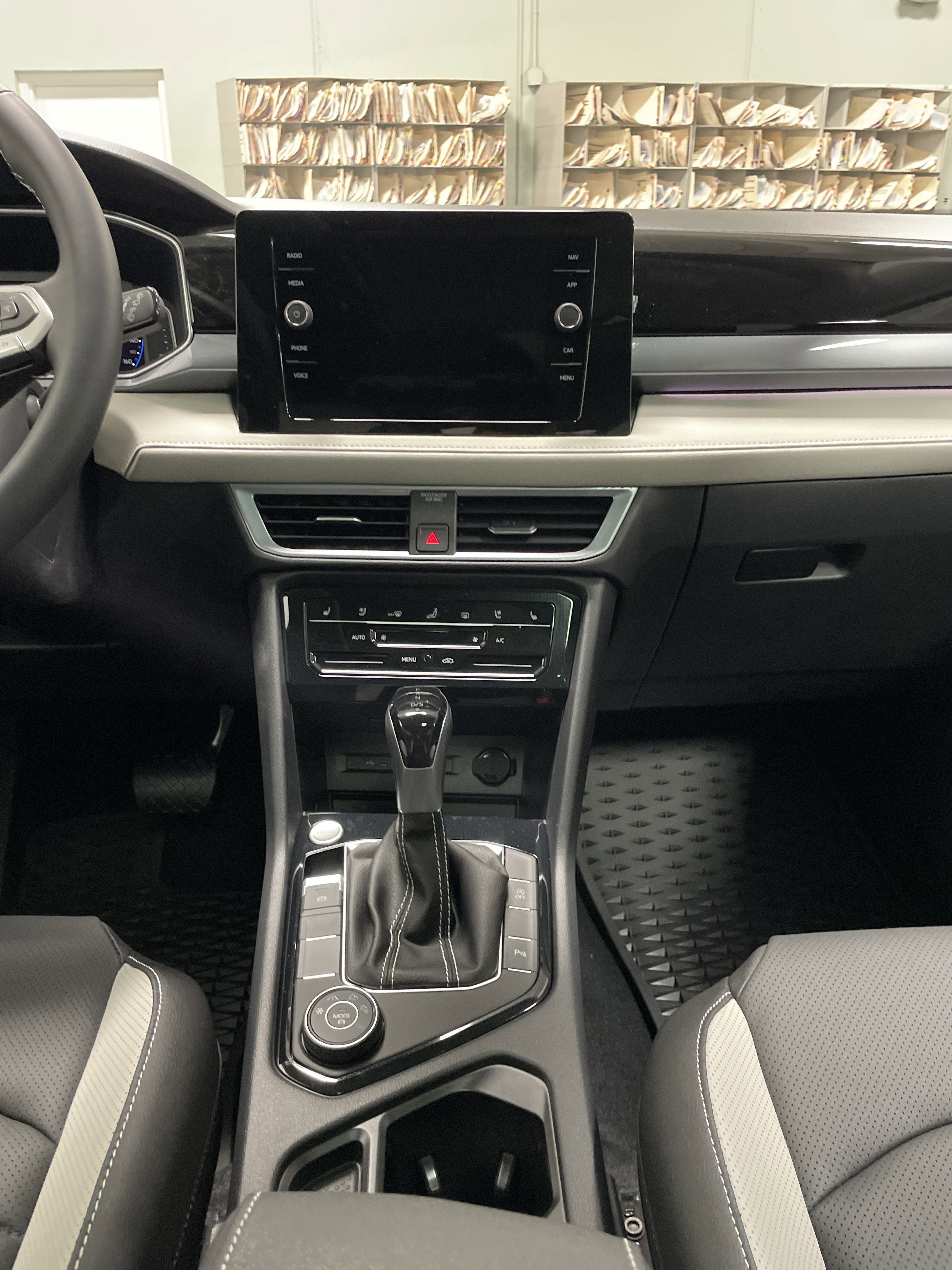 2025 Volkswagen Taos SEL