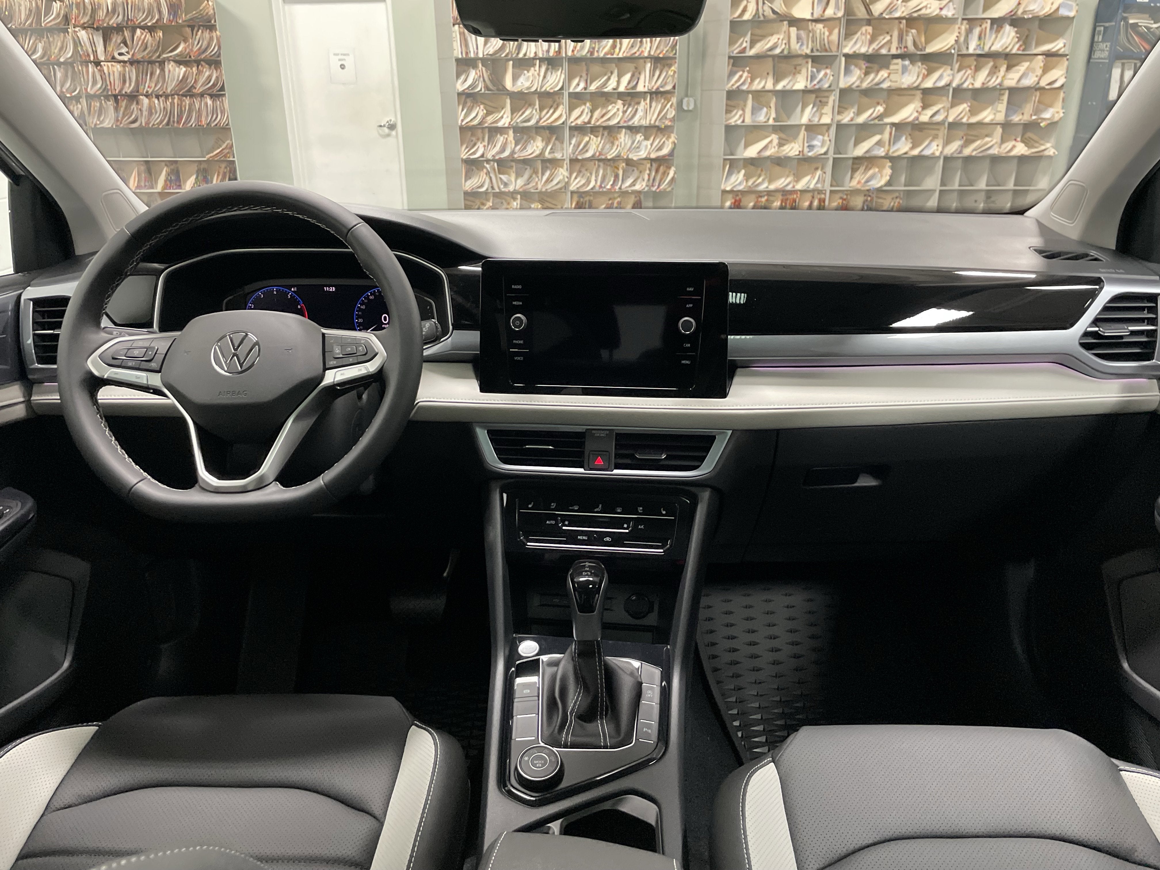 2025 Volkswagen Taos SEL