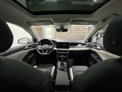 2025 Volkswagen Taos SEL