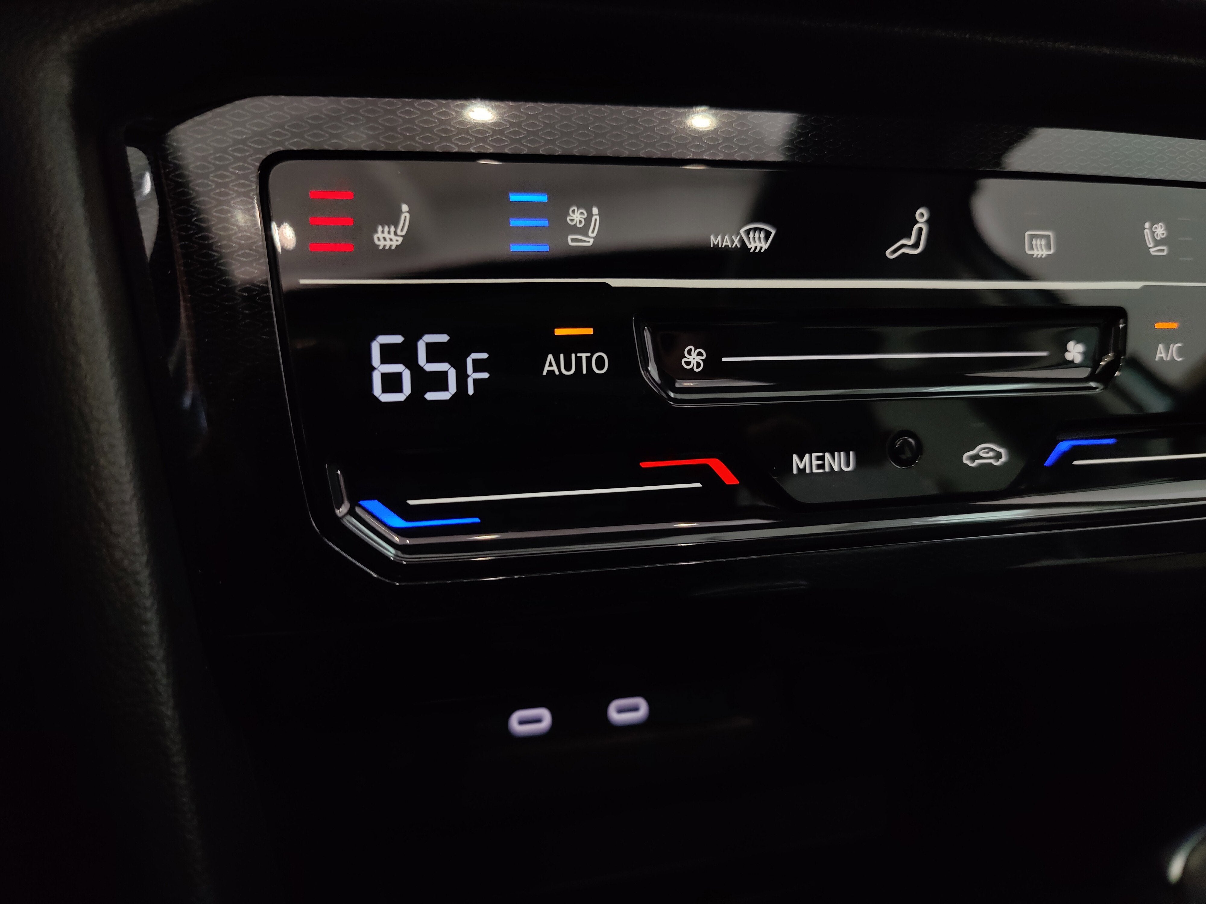 2025 Volkswagen Taos SEL AWD w/Sunroof/Nav