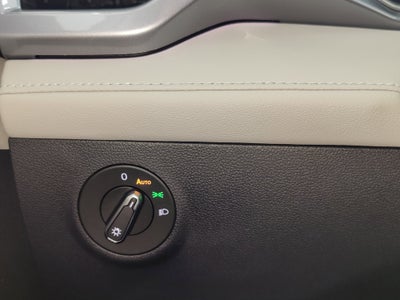 2025 Volkswagen Taos SEL AWD w/Sunroof/Nav