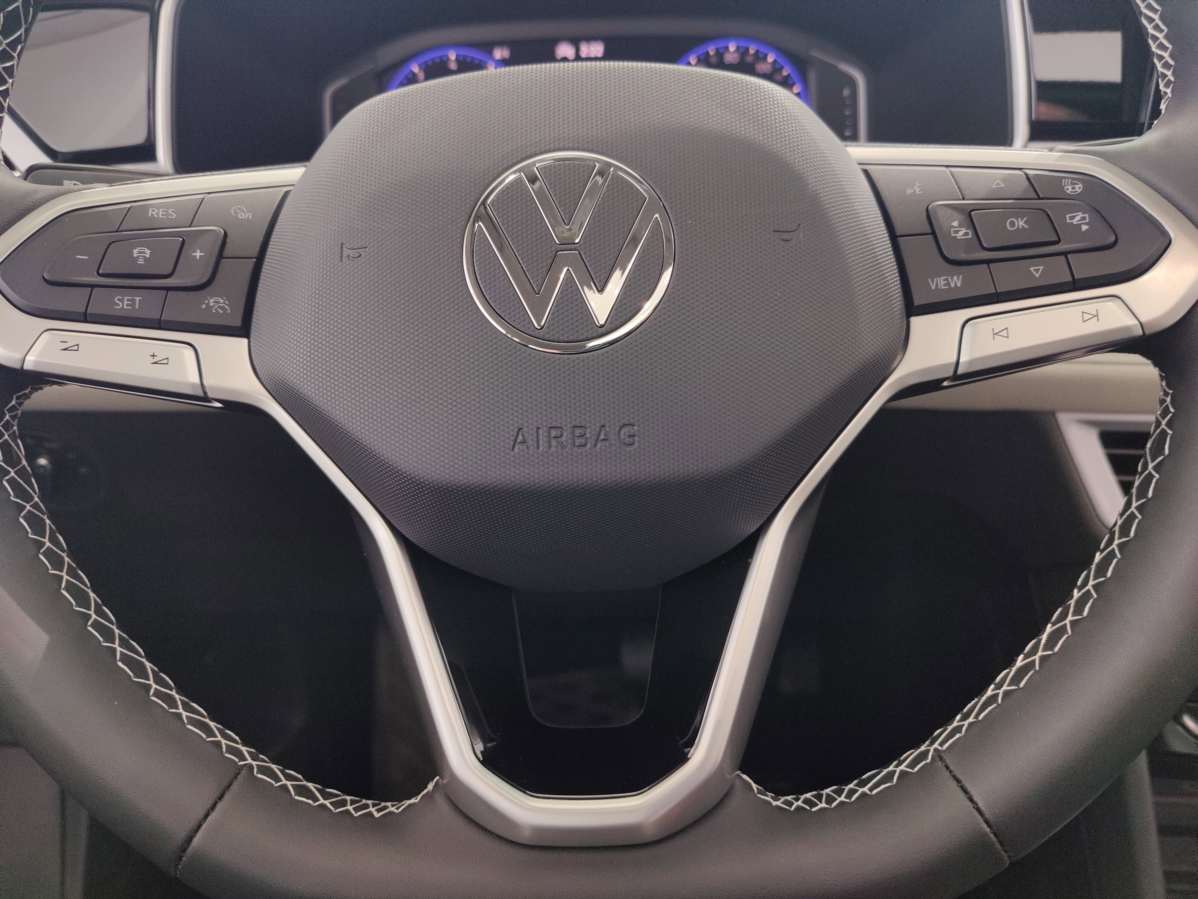 2025 Volkswagen Taos SEL AWD w/Sunroof/Nav