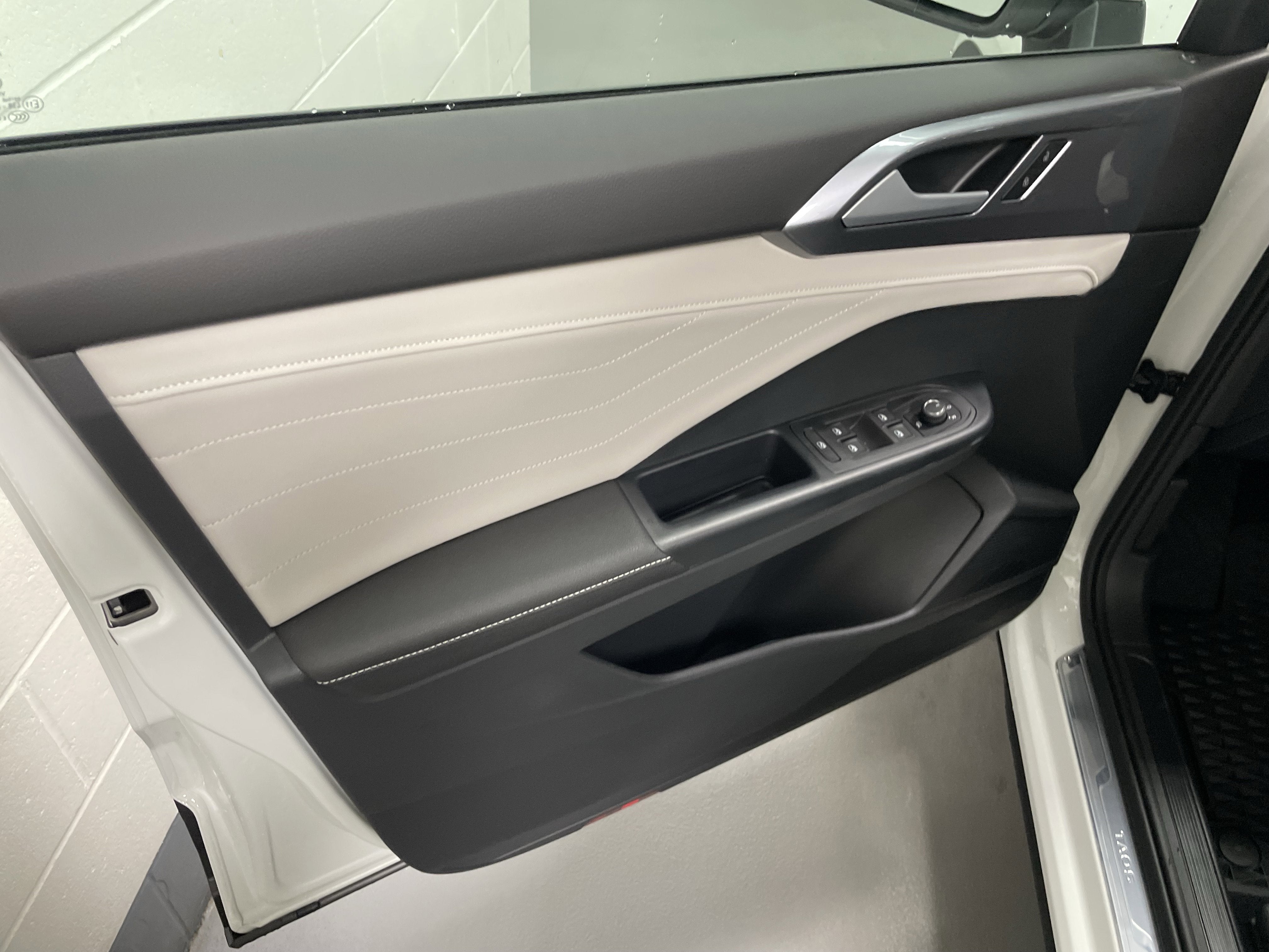 2025 Volkswagen Taos SEL