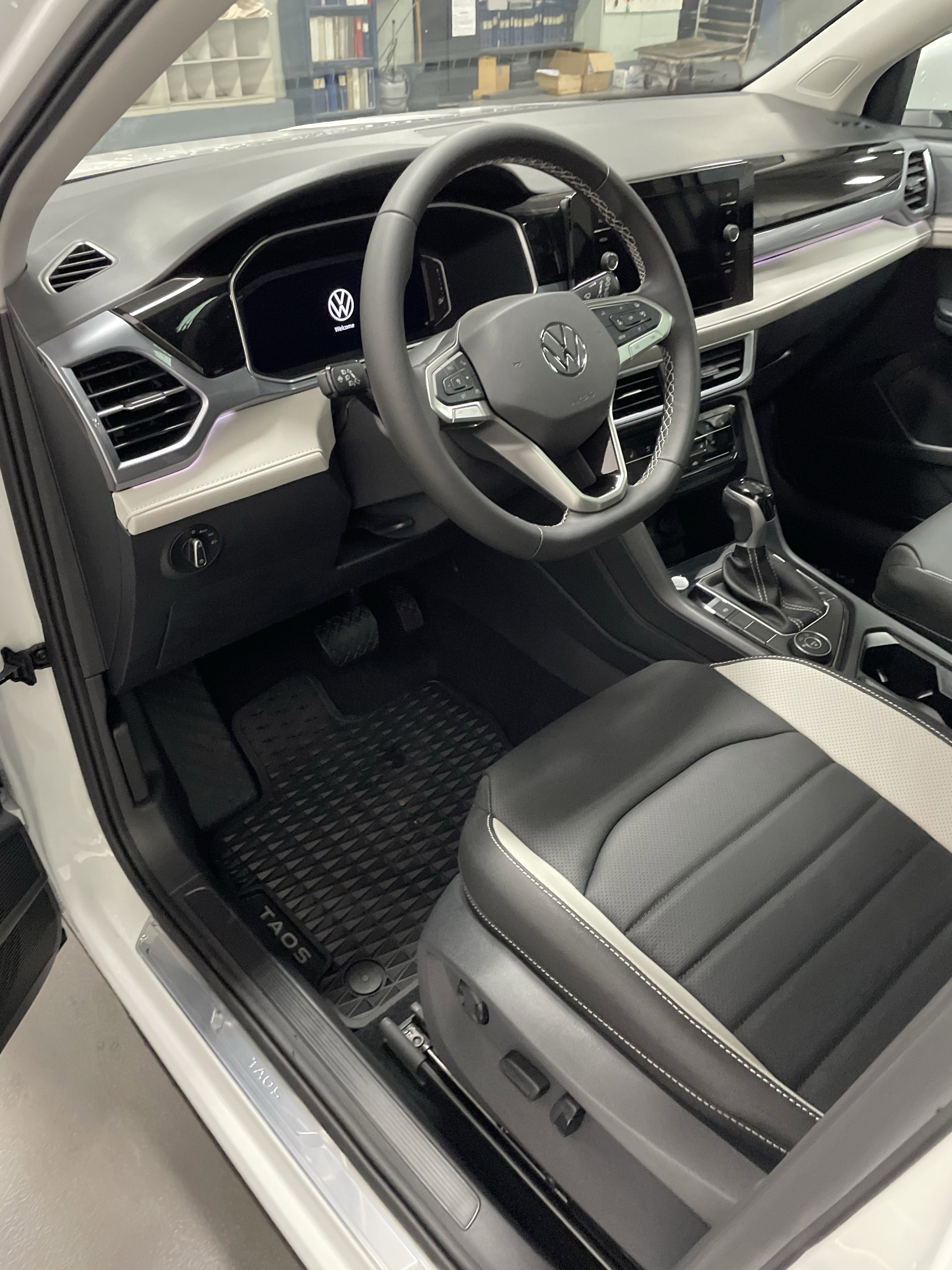 2025 Volkswagen Taos SEL