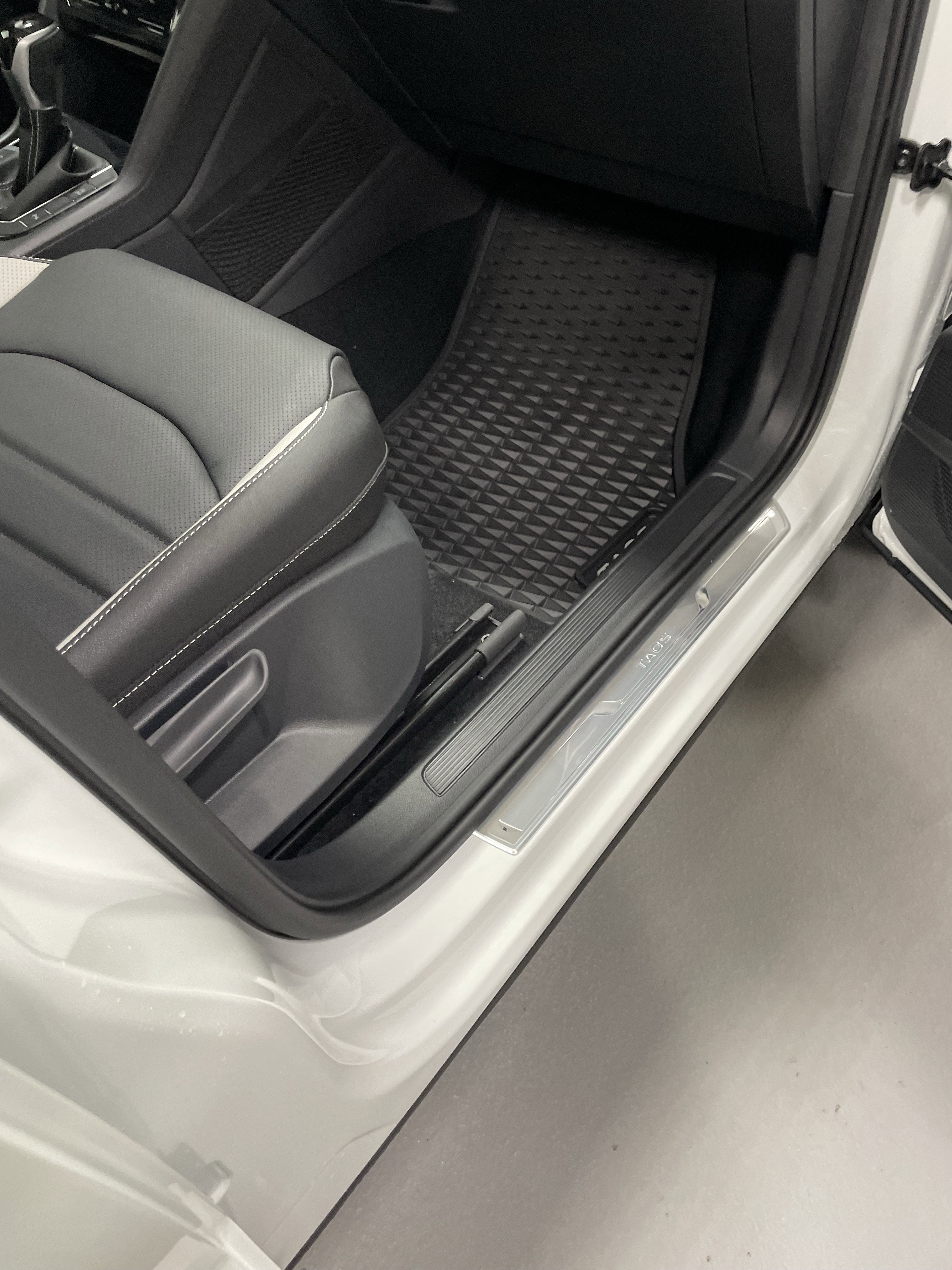 2025 Volkswagen Taos SEL