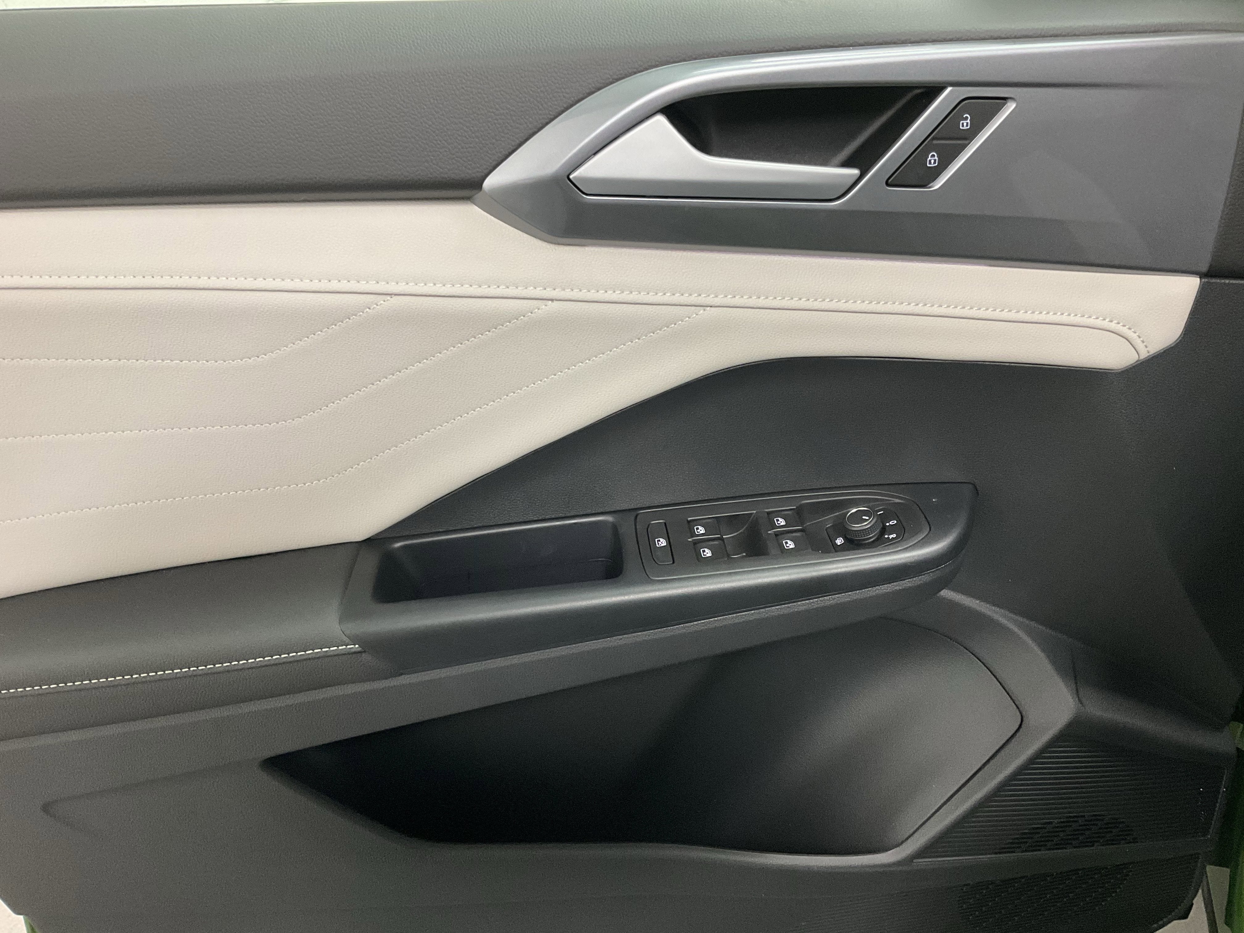 2026 Volkswagen Taos SEL