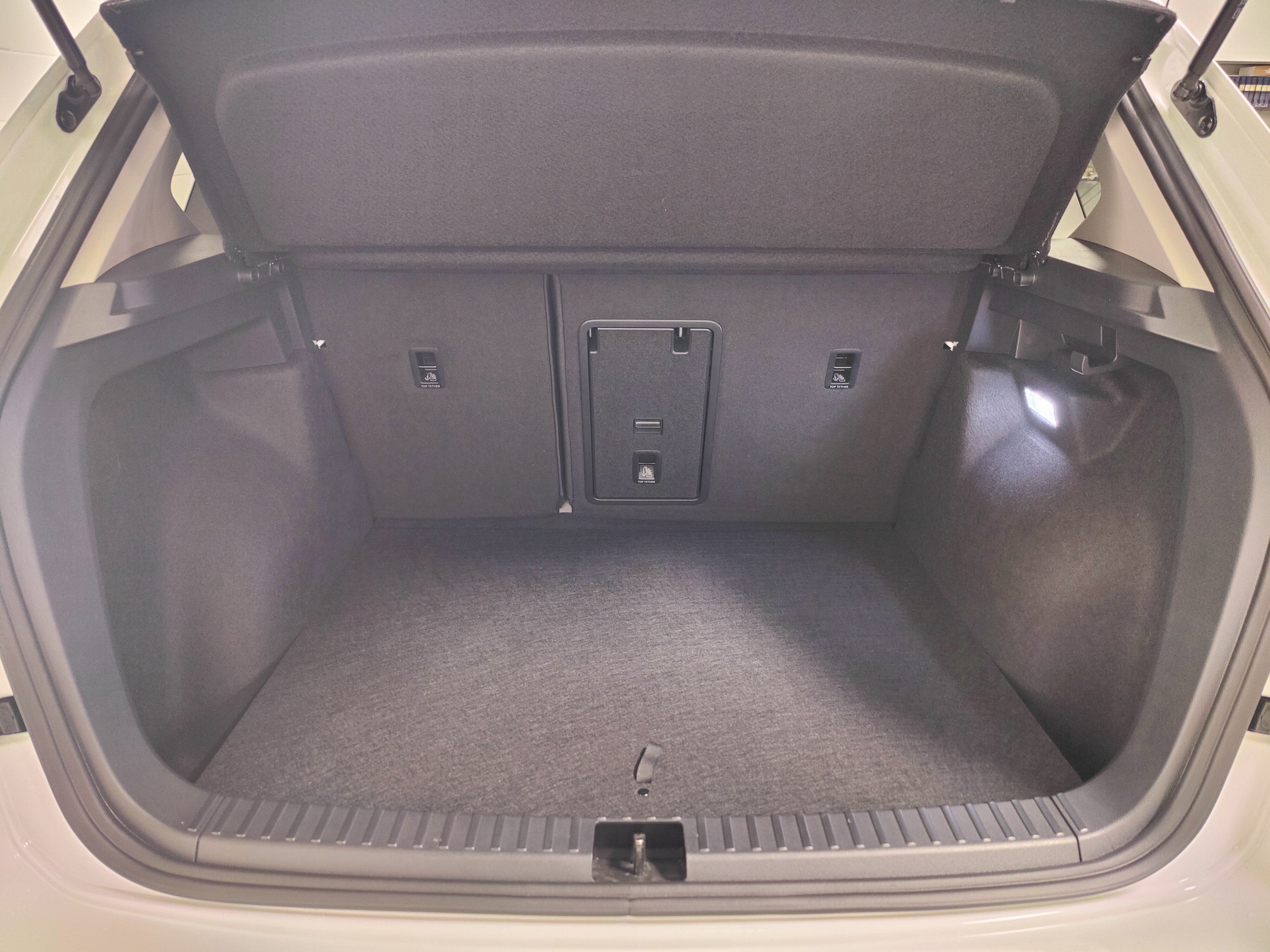 2025 Volkswagen Taos SEL AWD w/Sunroof/Nav