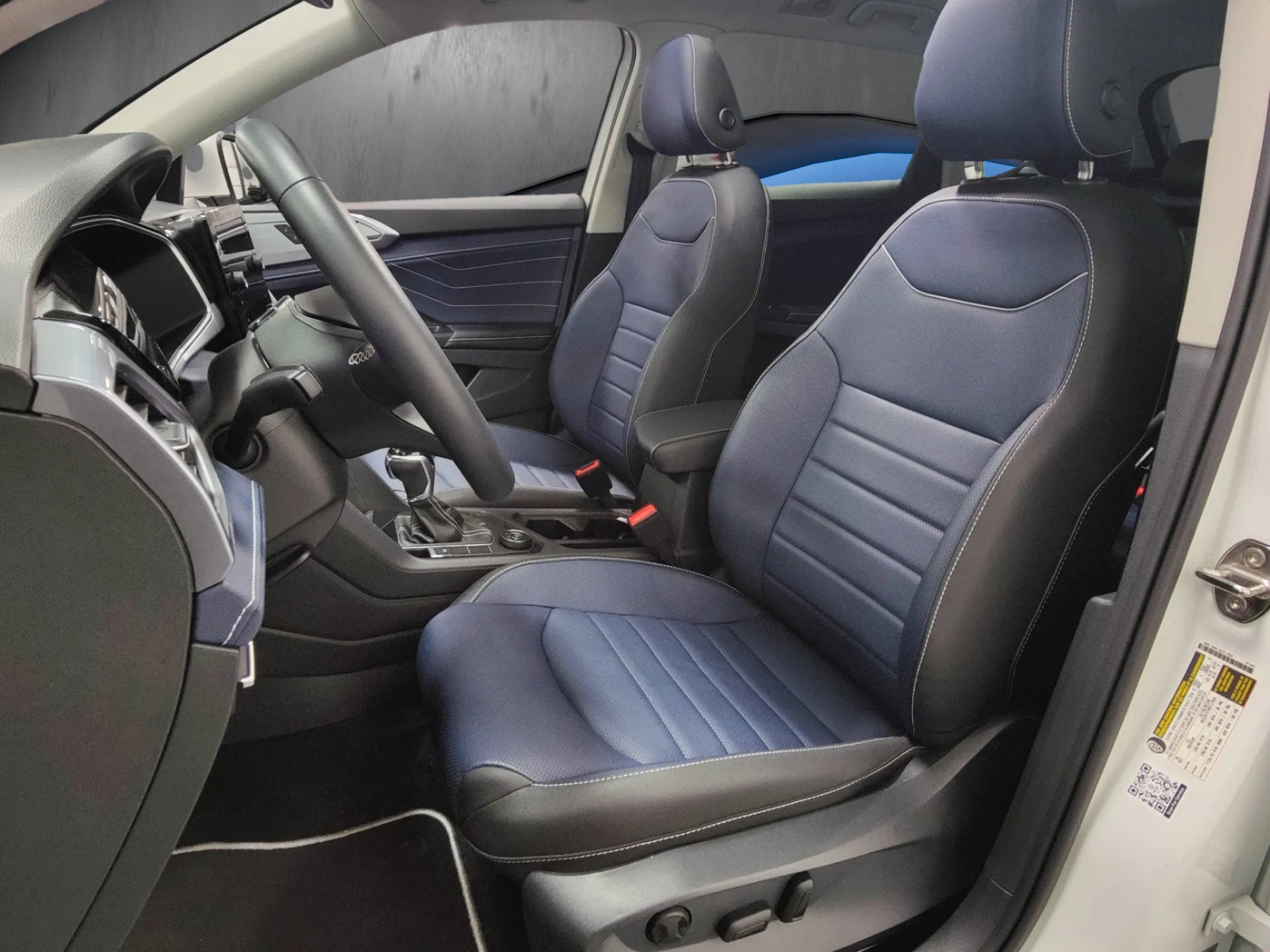 2025 Volkswagen Taos SEL AWD w/Sunroof/Nav