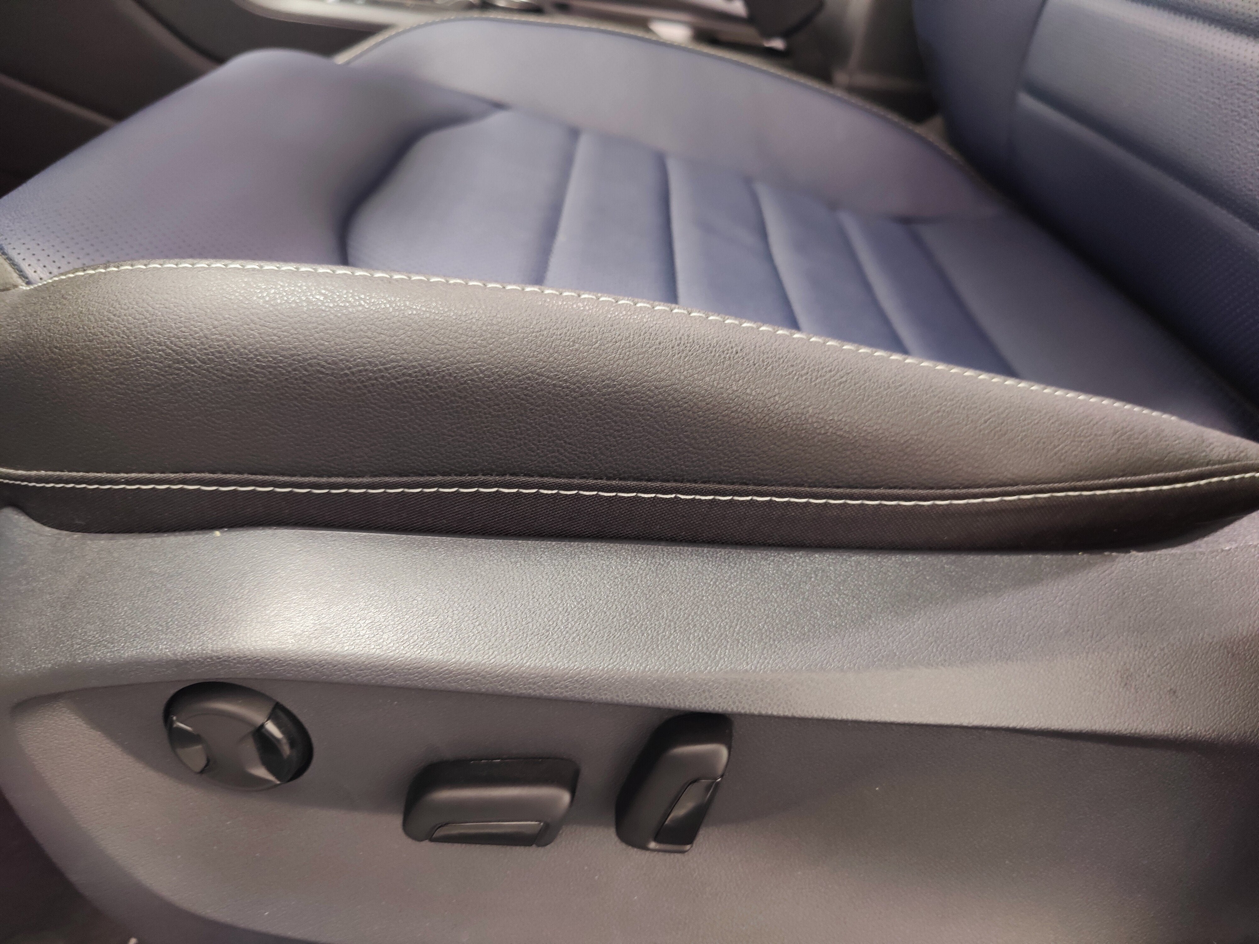 2025 Volkswagen Taos SEL AWD w/Sunroof/Nav