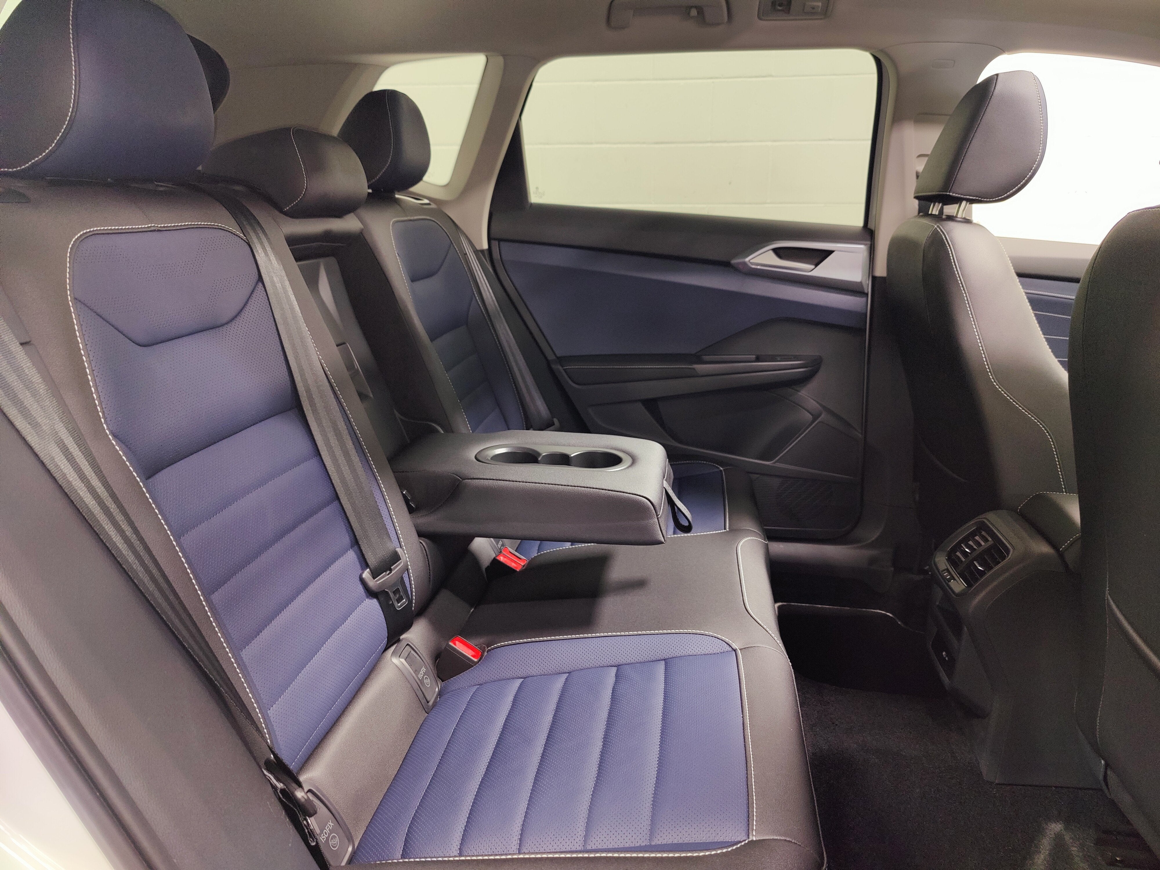 2025 Volkswagen Taos SEL AWD w/Sunroof/Nav