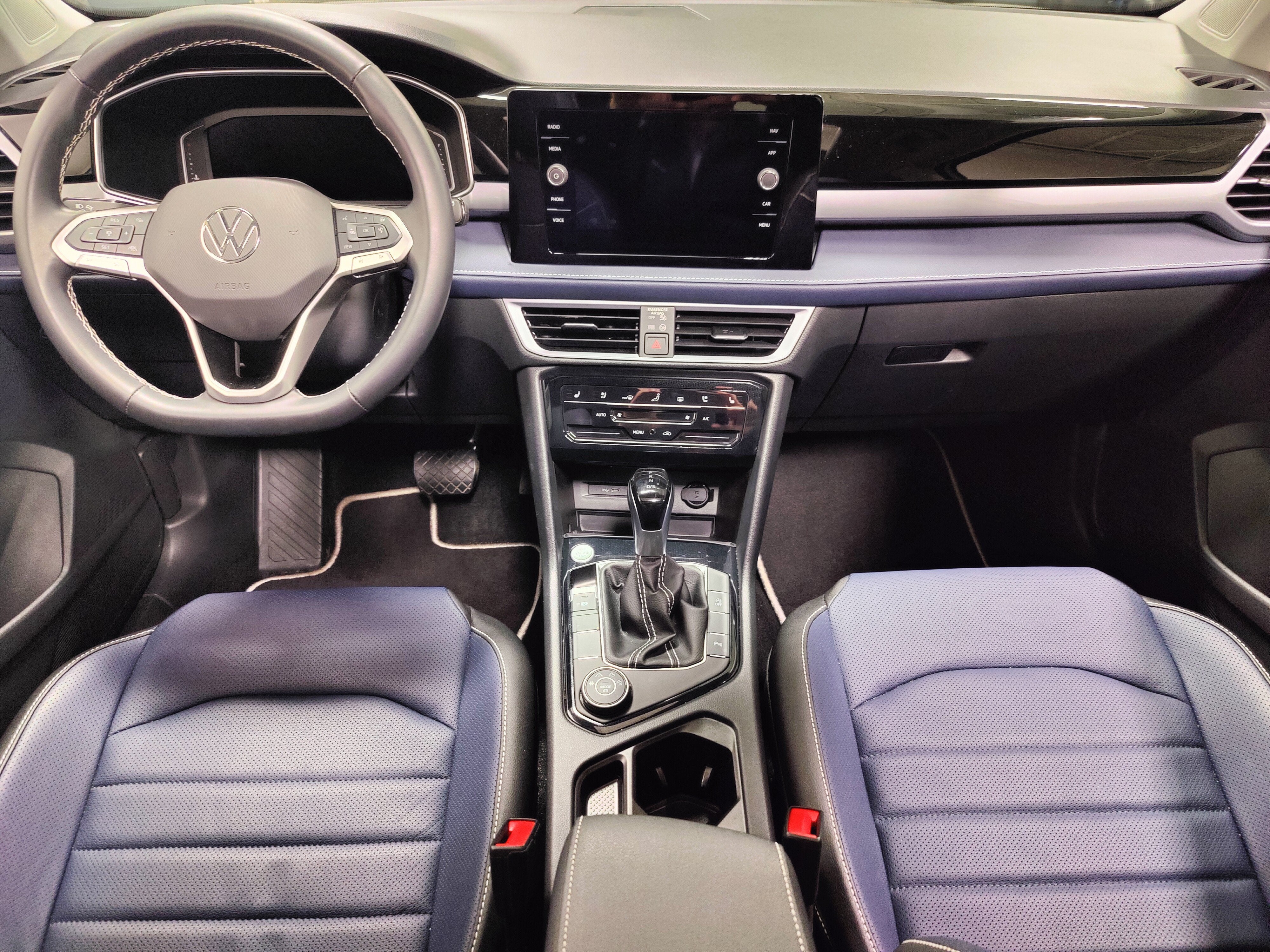 2025 Volkswagen Taos SEL AWD w/Sunroof/Nav