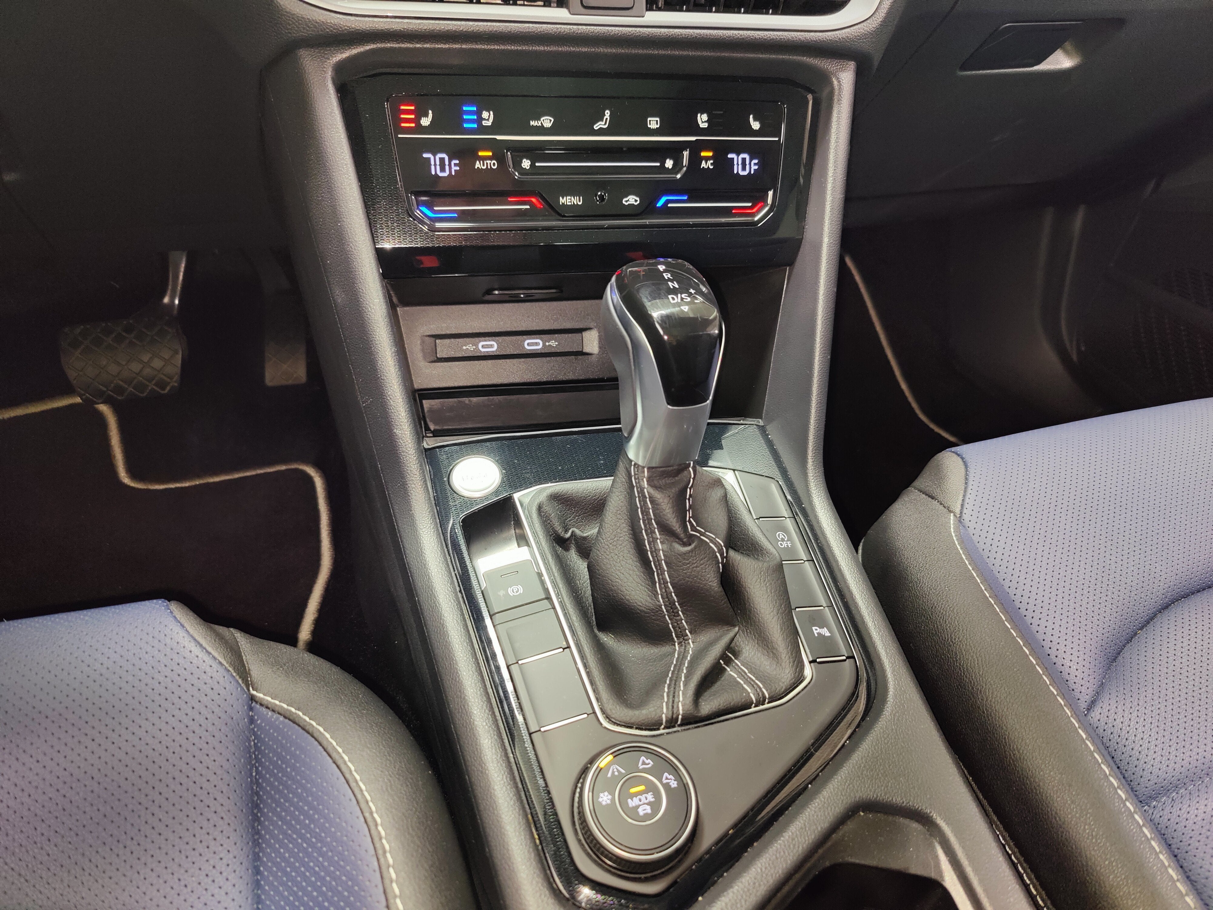 2025 Volkswagen Taos SEL AWD w/Sunroof/Nav