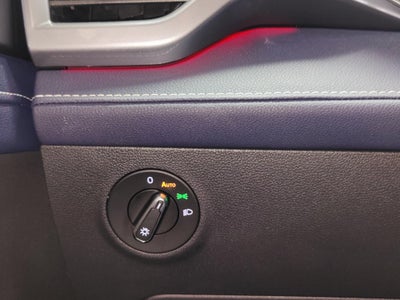 2025 Volkswagen Taos SEL AWD w/Sunroof/Nav