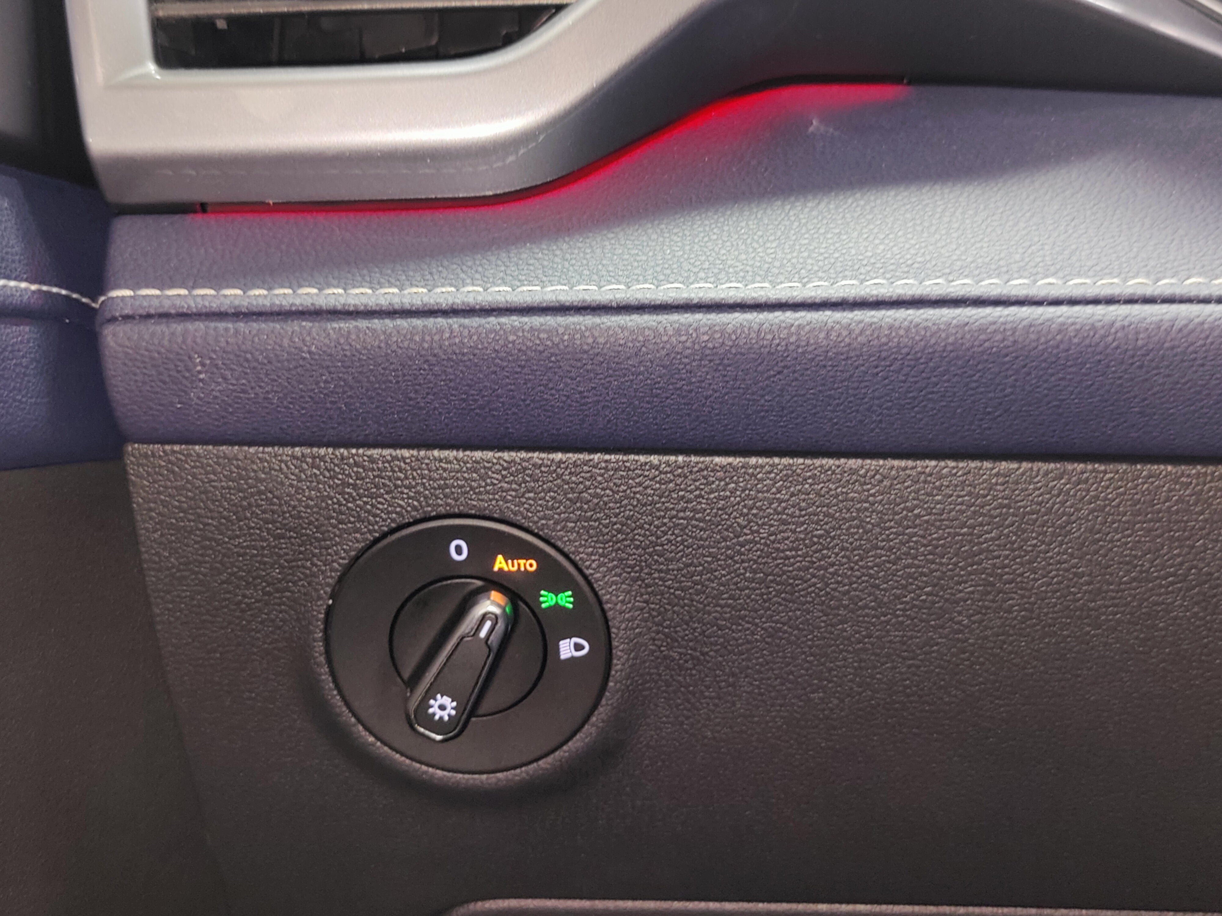 2025 Volkswagen Taos SEL AWD w/Sunroof/Nav