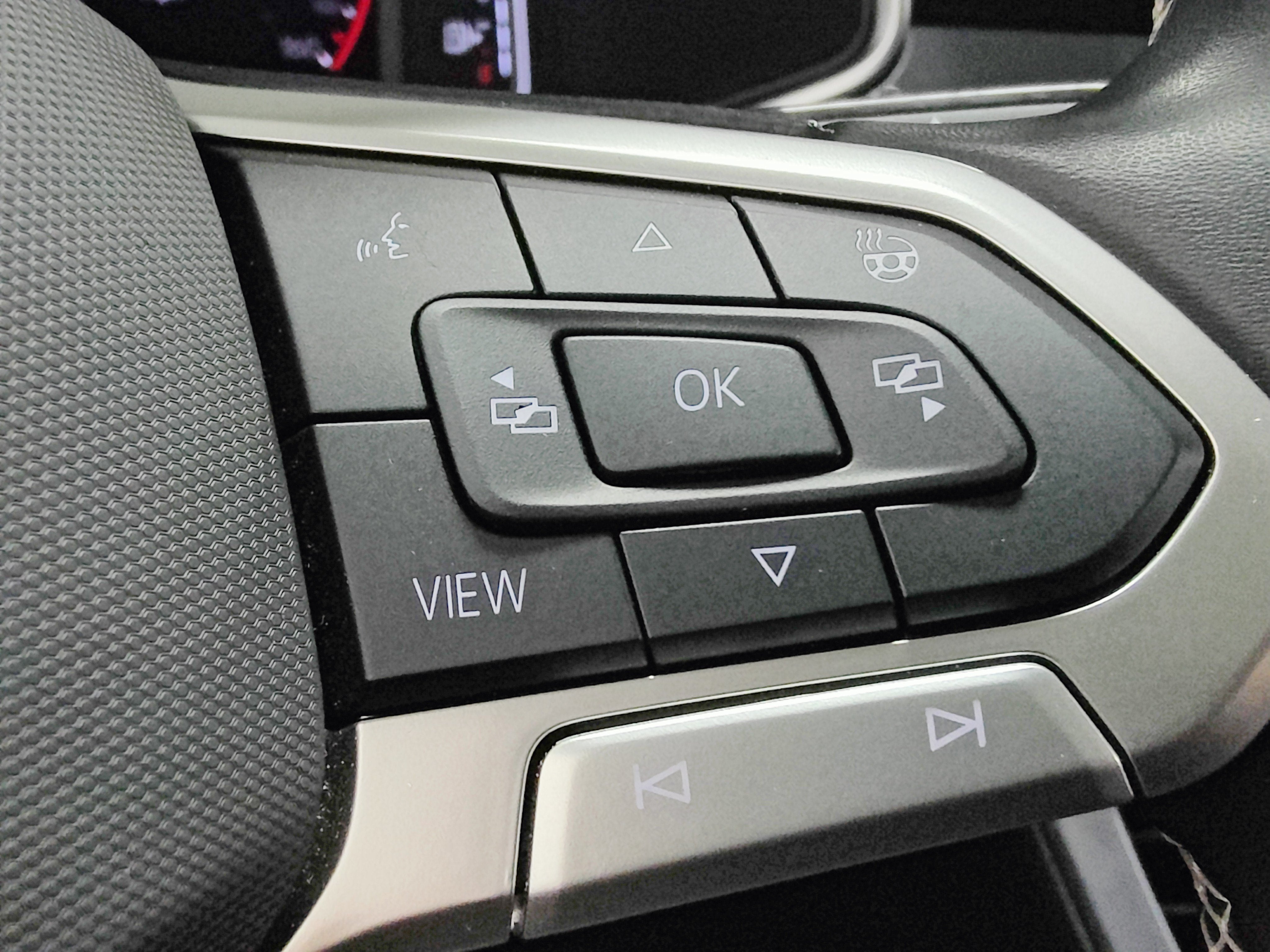 2025 Volkswagen Taos SEL AWD w/Sunroof/Nav