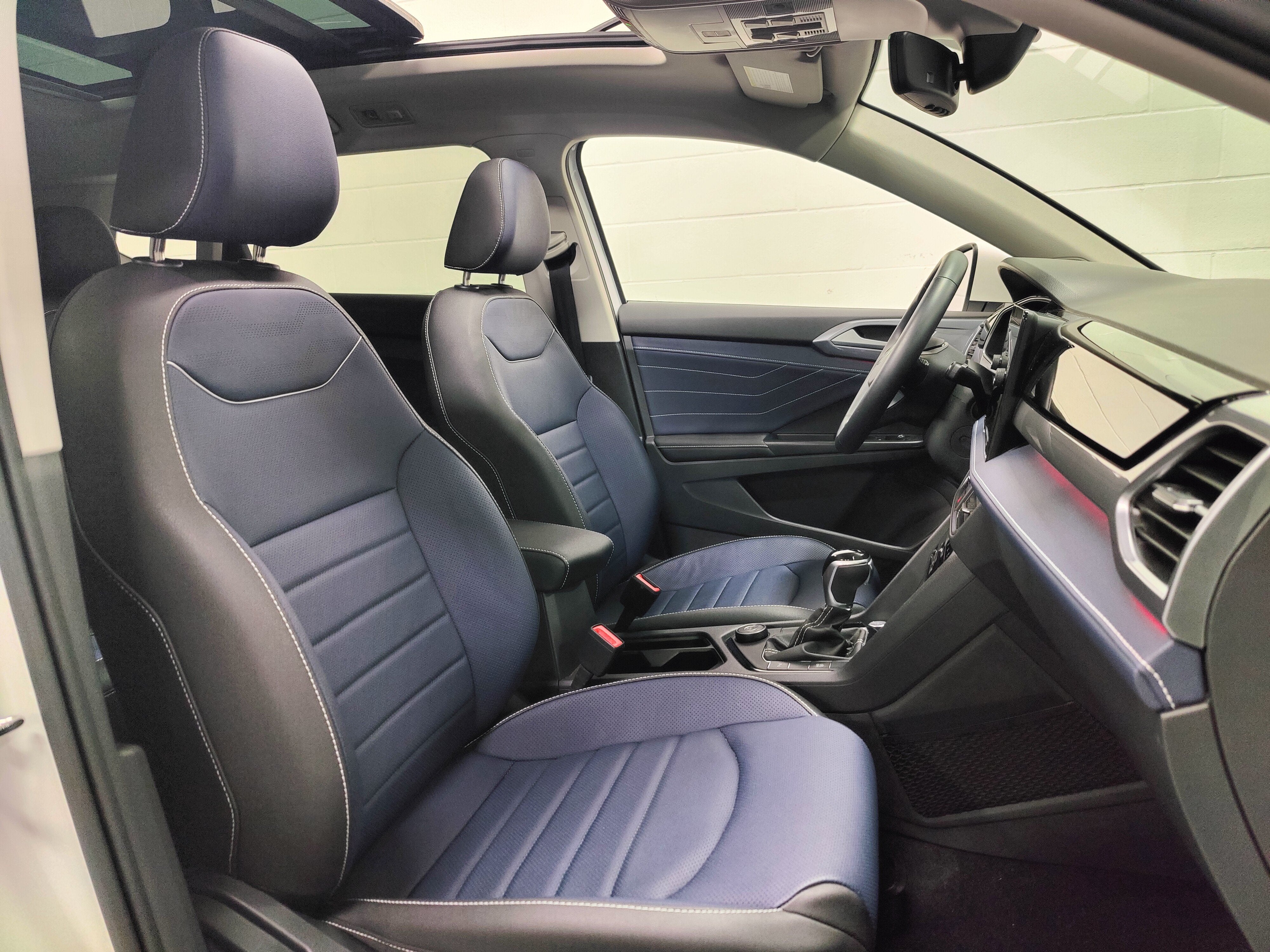 2025 Volkswagen Taos SEL AWD w/Sunroof/Nav