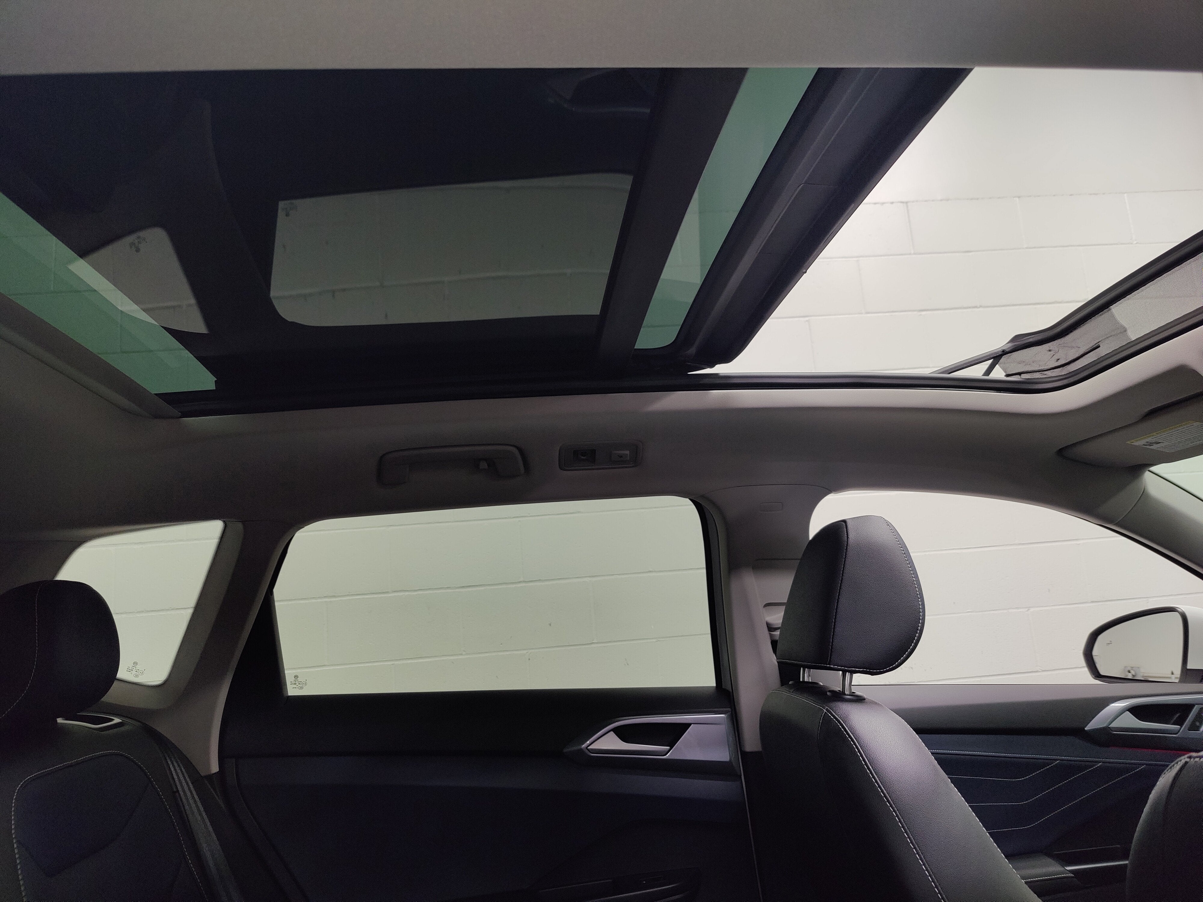 2025 Volkswagen Taos SEL AWD w/Sunroof/Nav