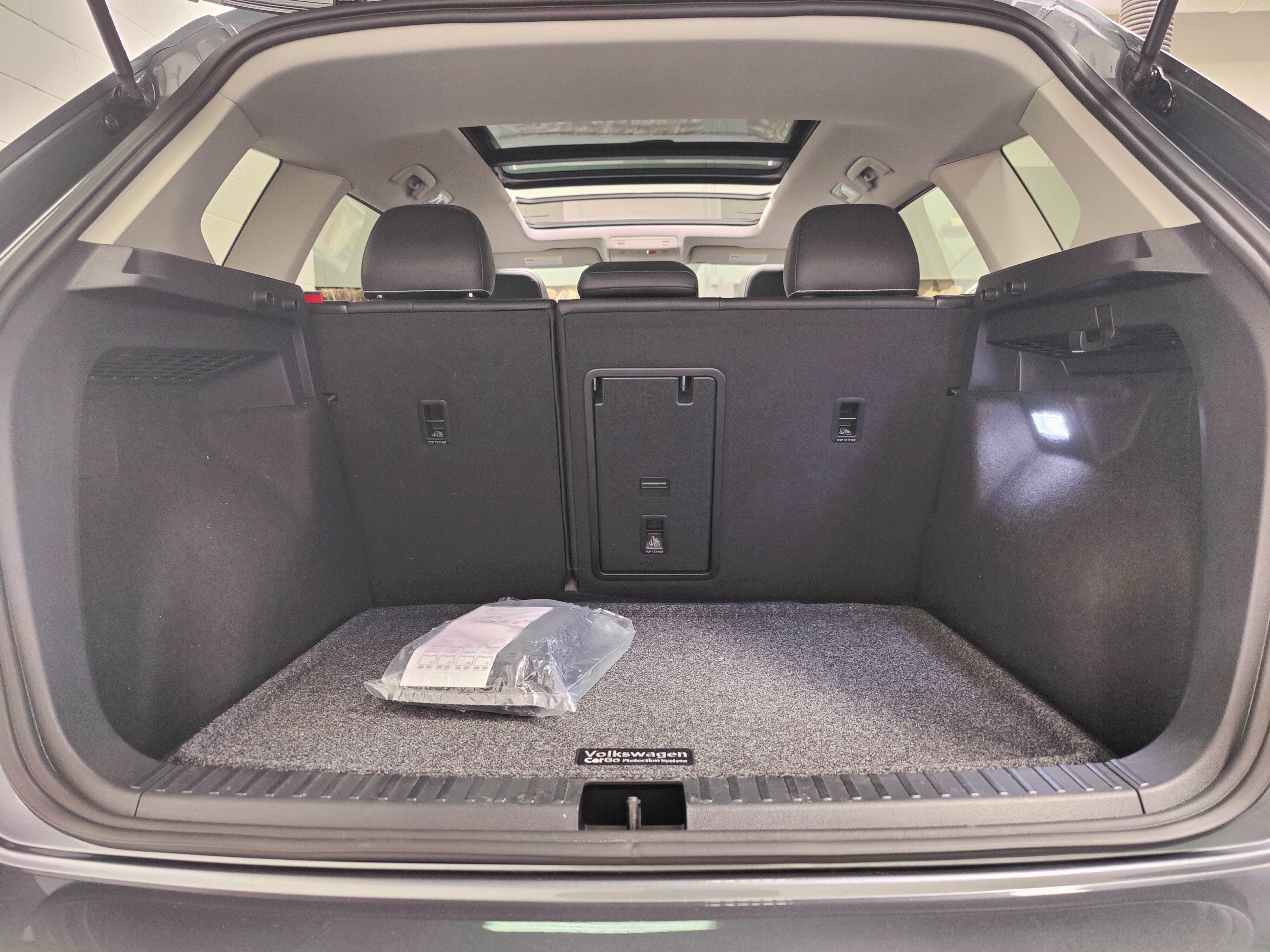 2025 Volkswagen Taos SEL AWD w/Sunroof & Nav