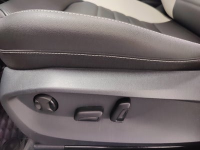 2025 Volkswagen Taos SEL AWD w/Sunroof & Nav