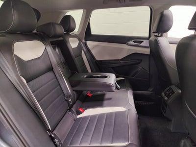 2025 Volkswagen Taos SEL AWD w/Sunroof & Nav
